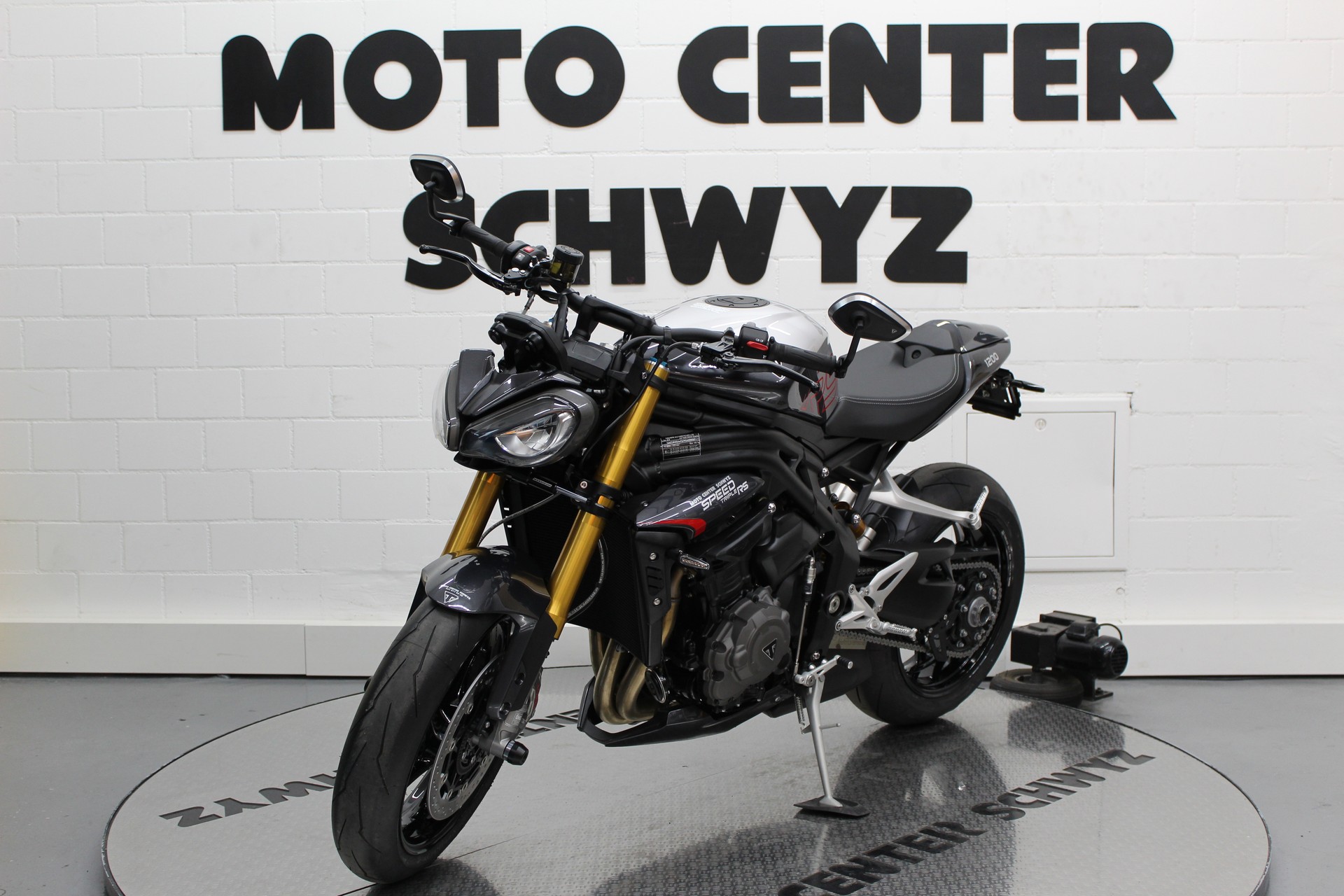 TRIUMPH Speed Triple 1200 RS-showroom-element-2