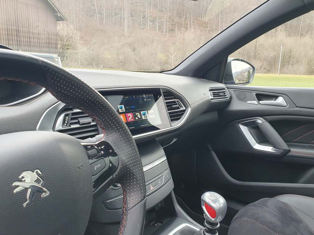 PEUGEOT 308 1.6 PureTech GTi 262 PS Edition-image-11