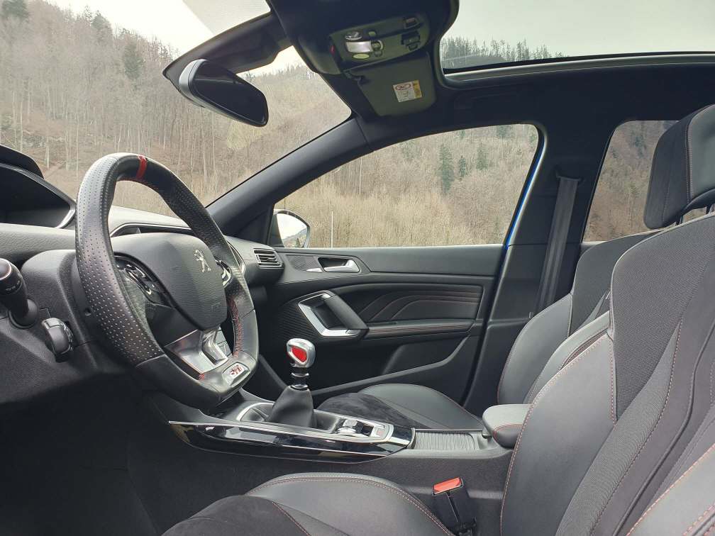 PEUGEOT 308 1.6 PureTech GTi 262 PS Edition-image-10