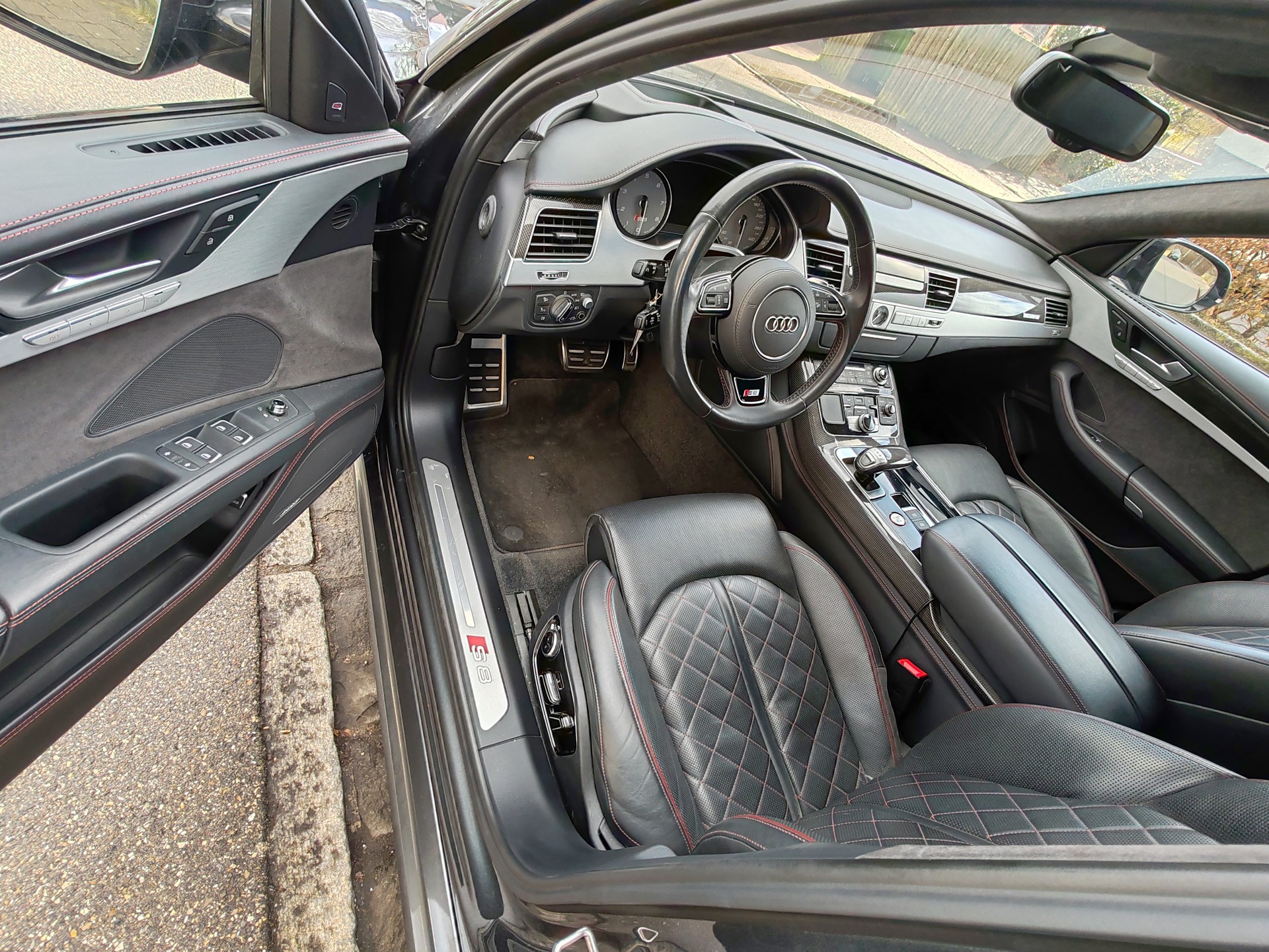 AUDI S8 4.0 TFSI V8 plus quattro tiptronic-image-4
