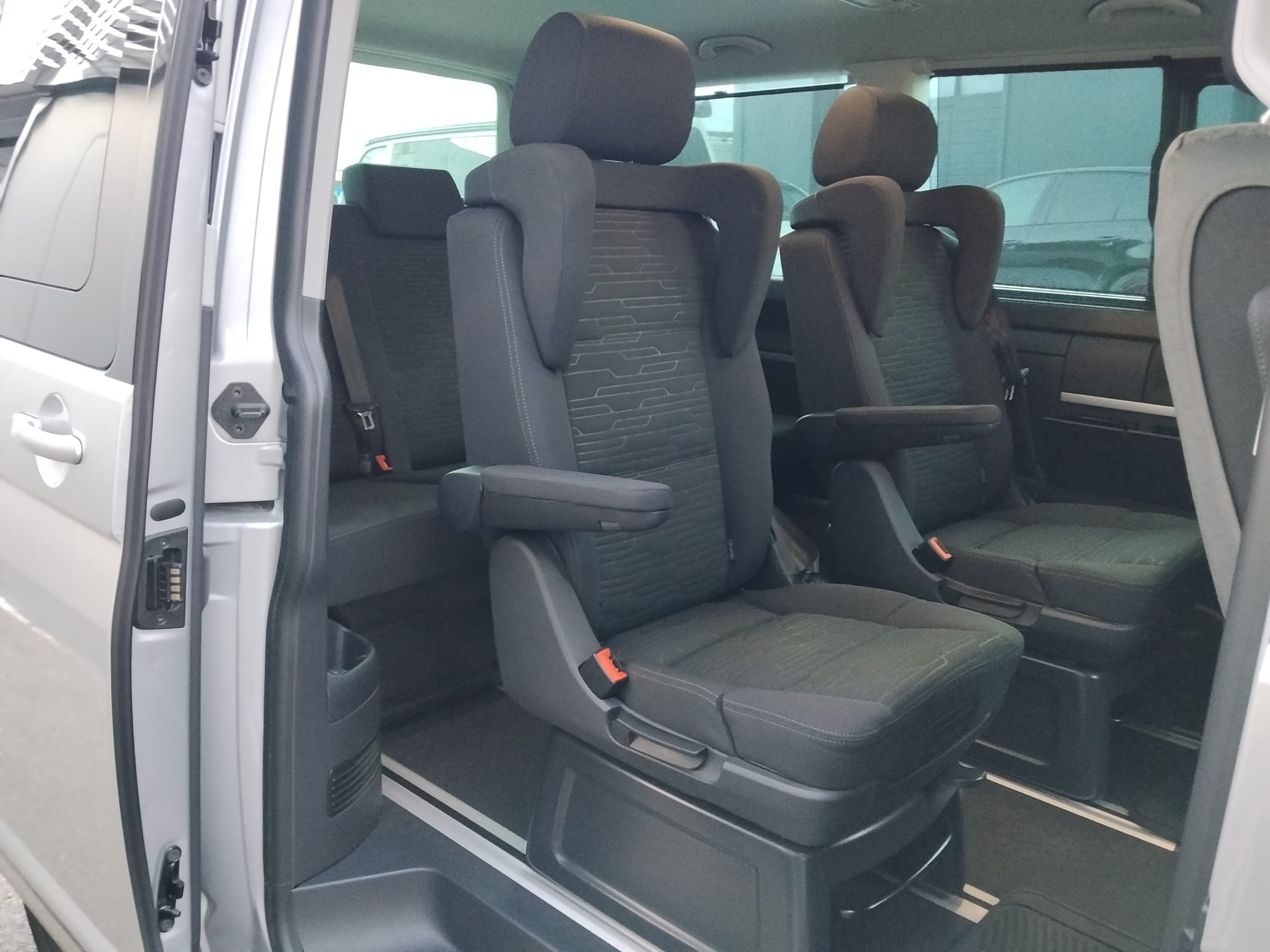 VW T6.1 Multivan 2.0 Bi-TDI Liberty Edition 4Motion DSG-image-13