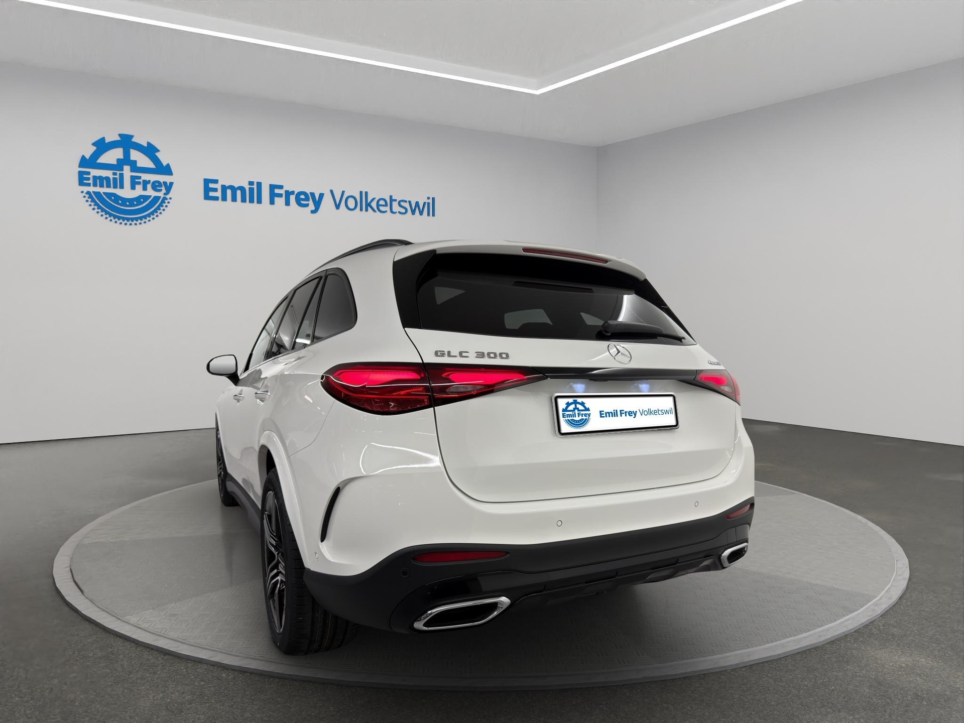MERCEDES-BENZ GLC 300 AMG Line 4matic-image-2