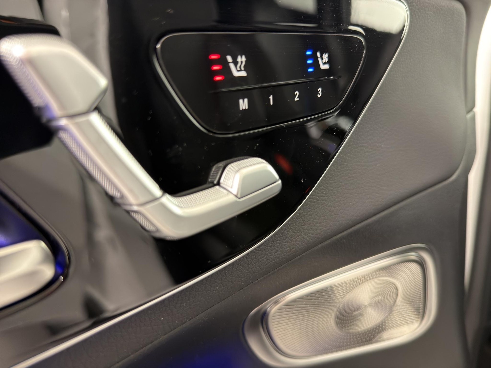 MERCEDES-BENZ GLC 300 AMG Line 4matic-image-9