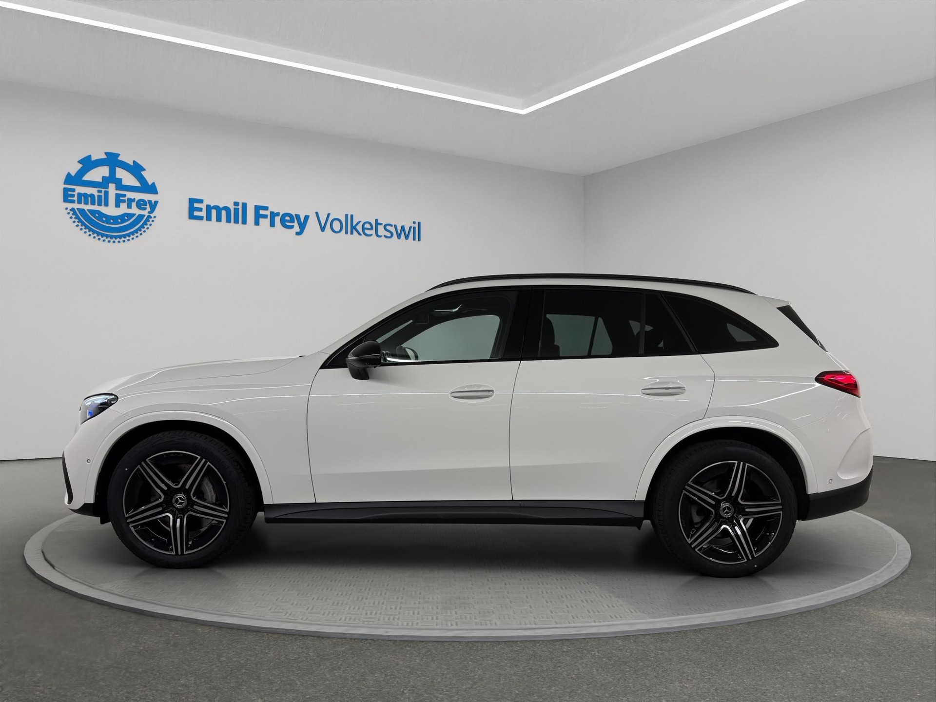 MERCEDES-BENZ GLC 300 AMG Line 4matic-image-1