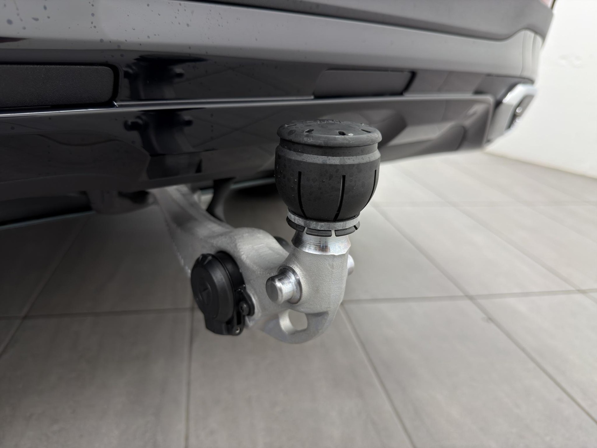 MERCEDES-BENZ GLC 300 AMG Line 4matic-image-11