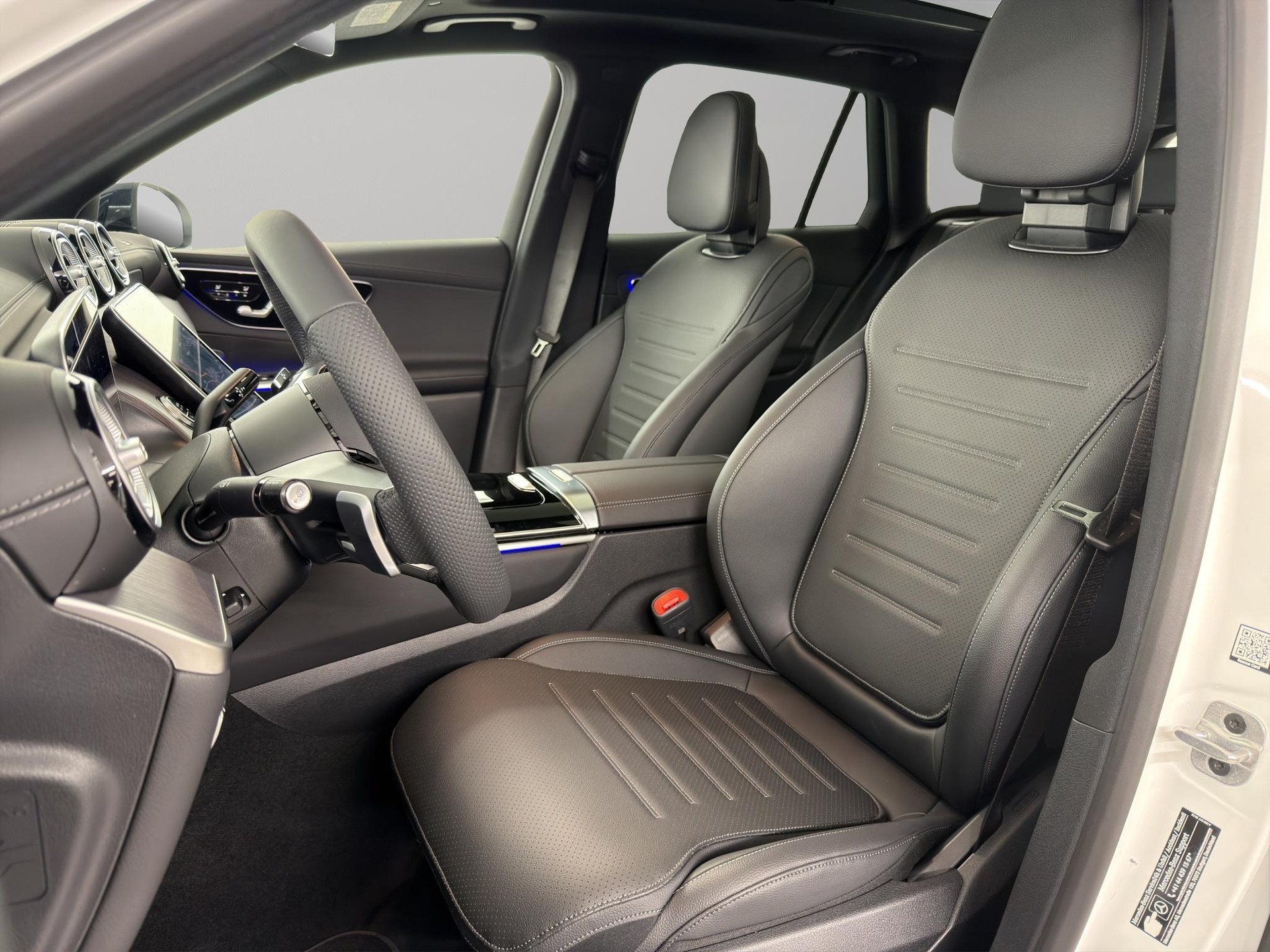 MERCEDES-BENZ GLC 300 AMG Line 4matic-image-5