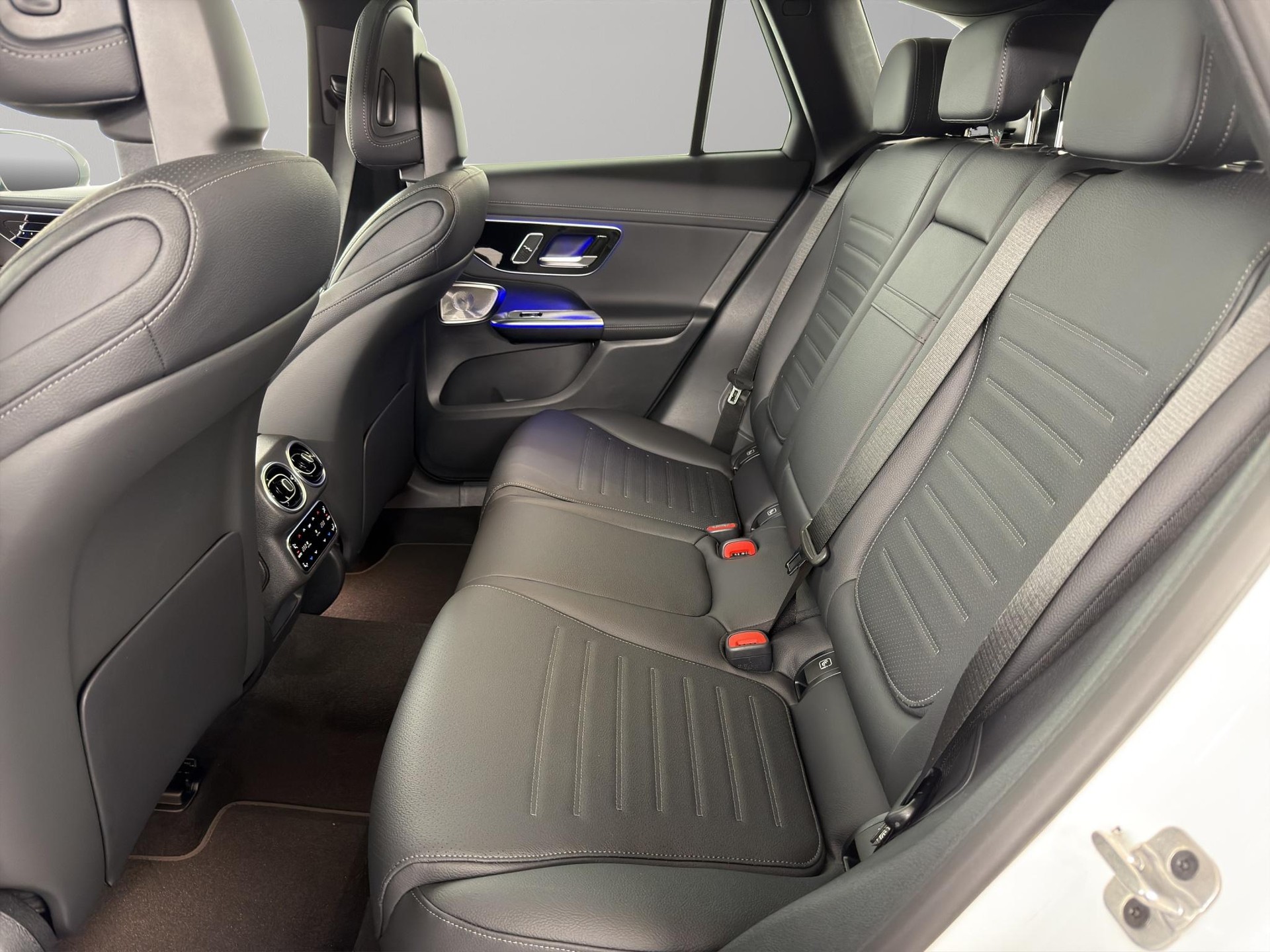 MERCEDES-BENZ GLC 300 AMG Line 4matic-image-6