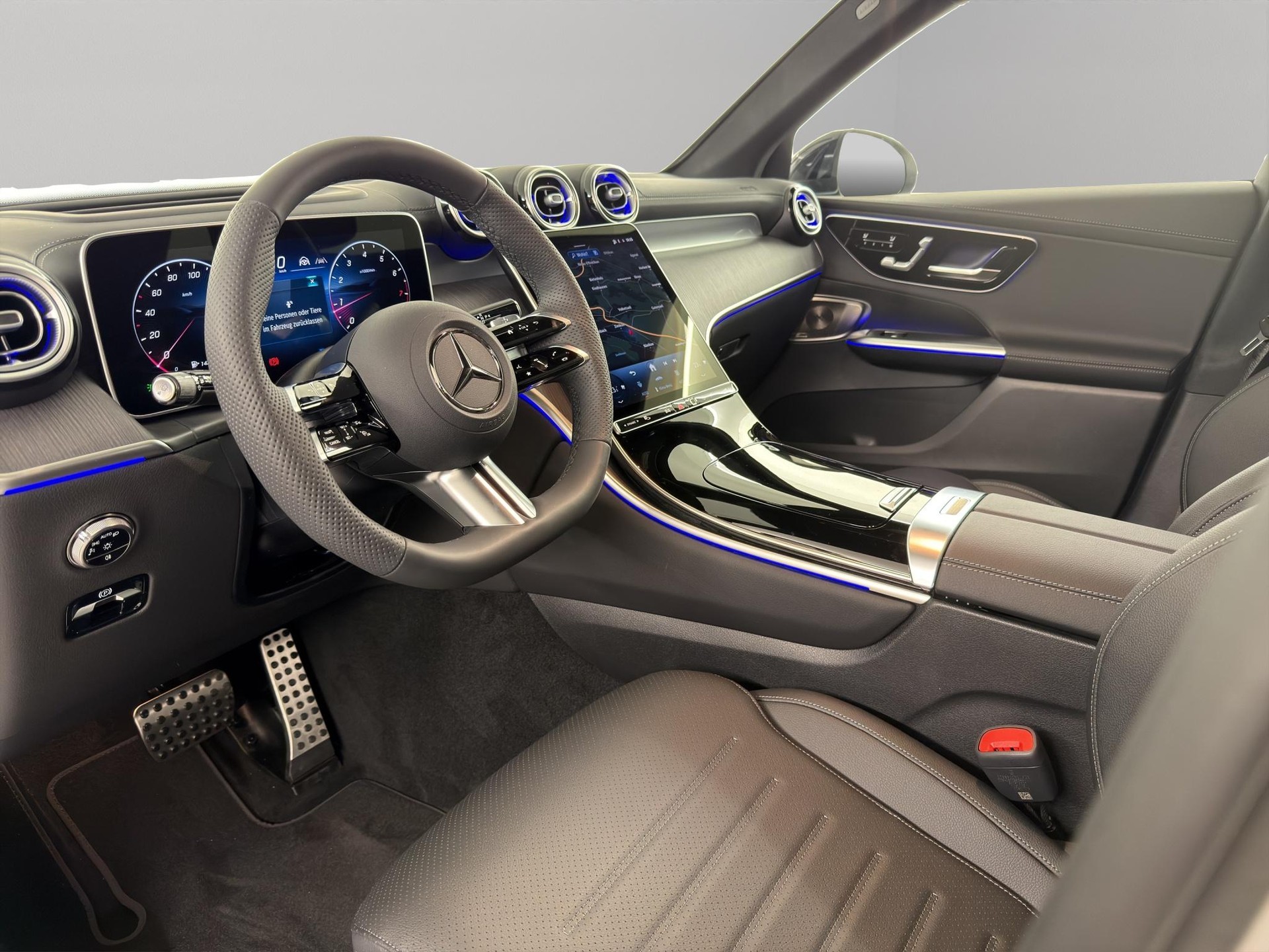 MERCEDES-BENZ GLC 300 AMG Line 4matic-image-8