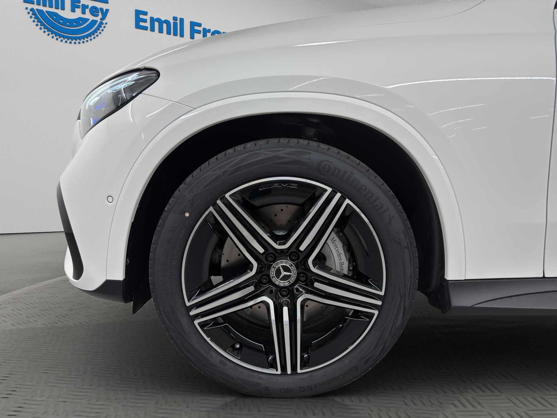 MERCEDES-BENZ GLC 300 AMG Line 4matic-image-3