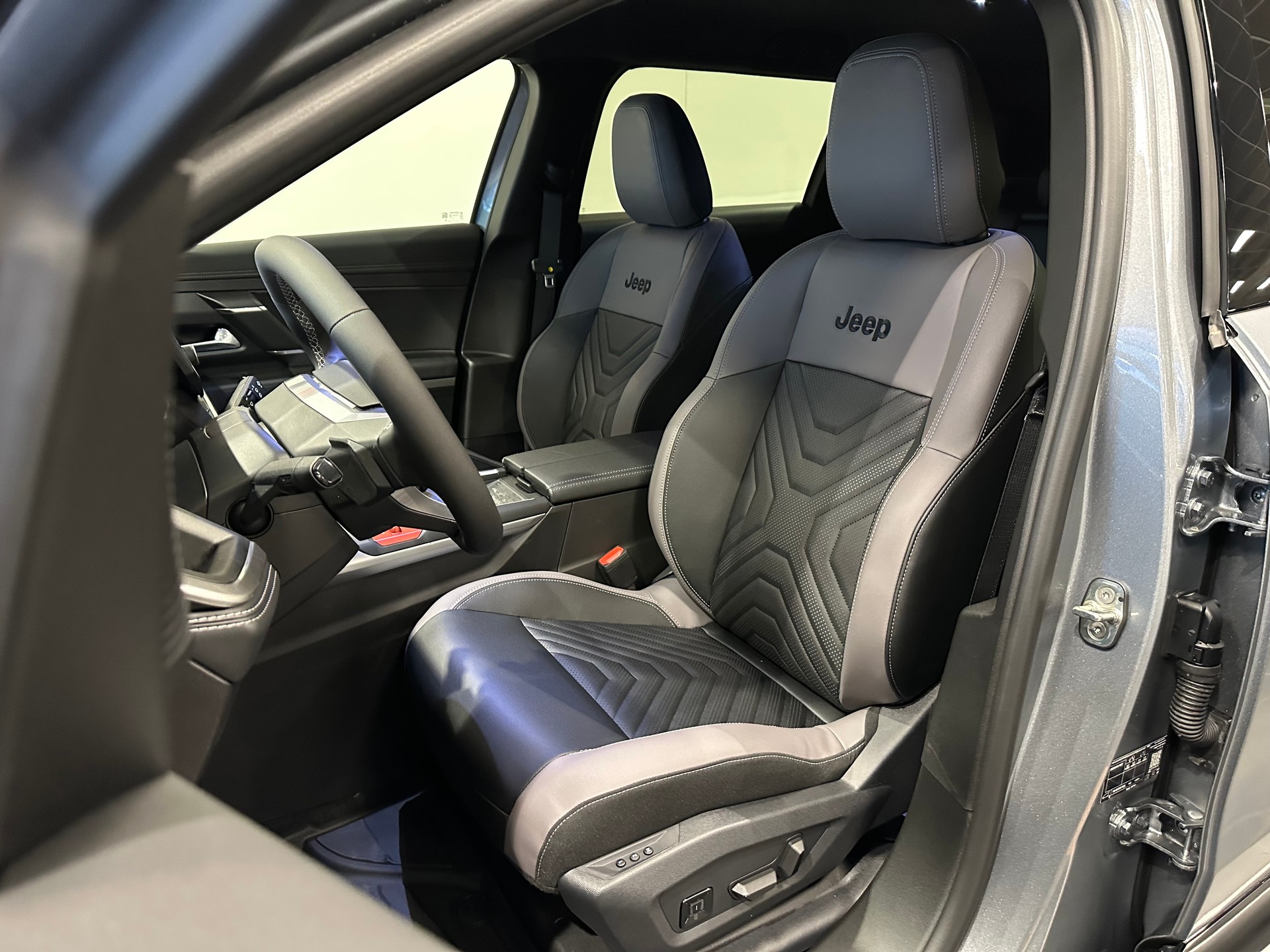 JEEP Compass 1.2 T e-Hybrid First Edition-image-14