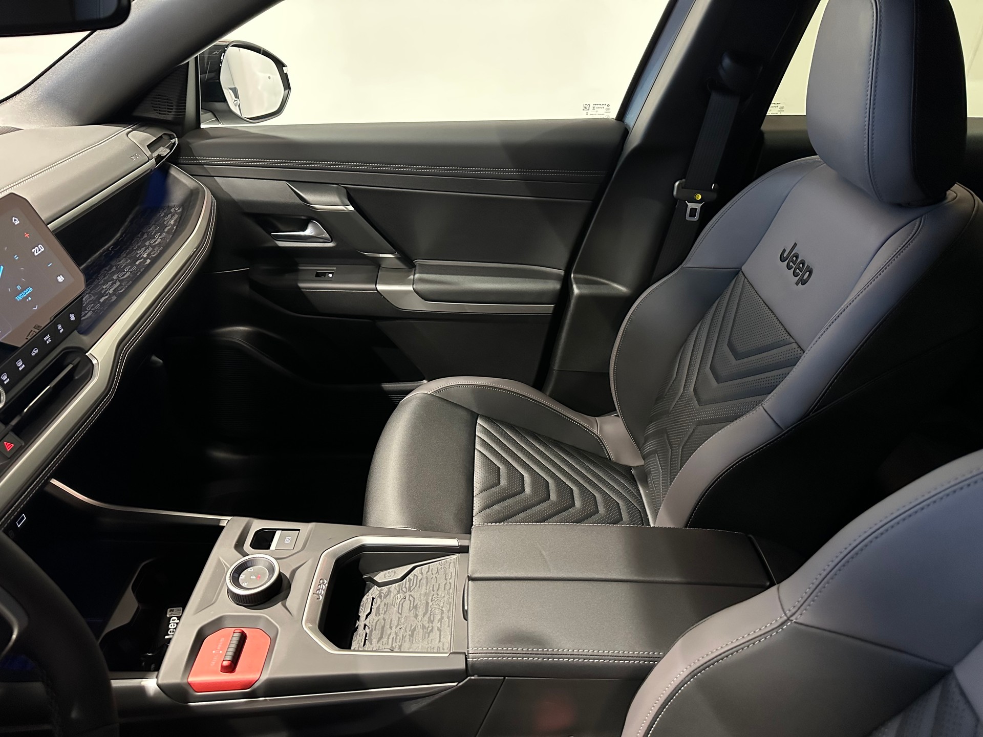 JEEP Compass 1.2 T e-Hybrid First Edition-image-15