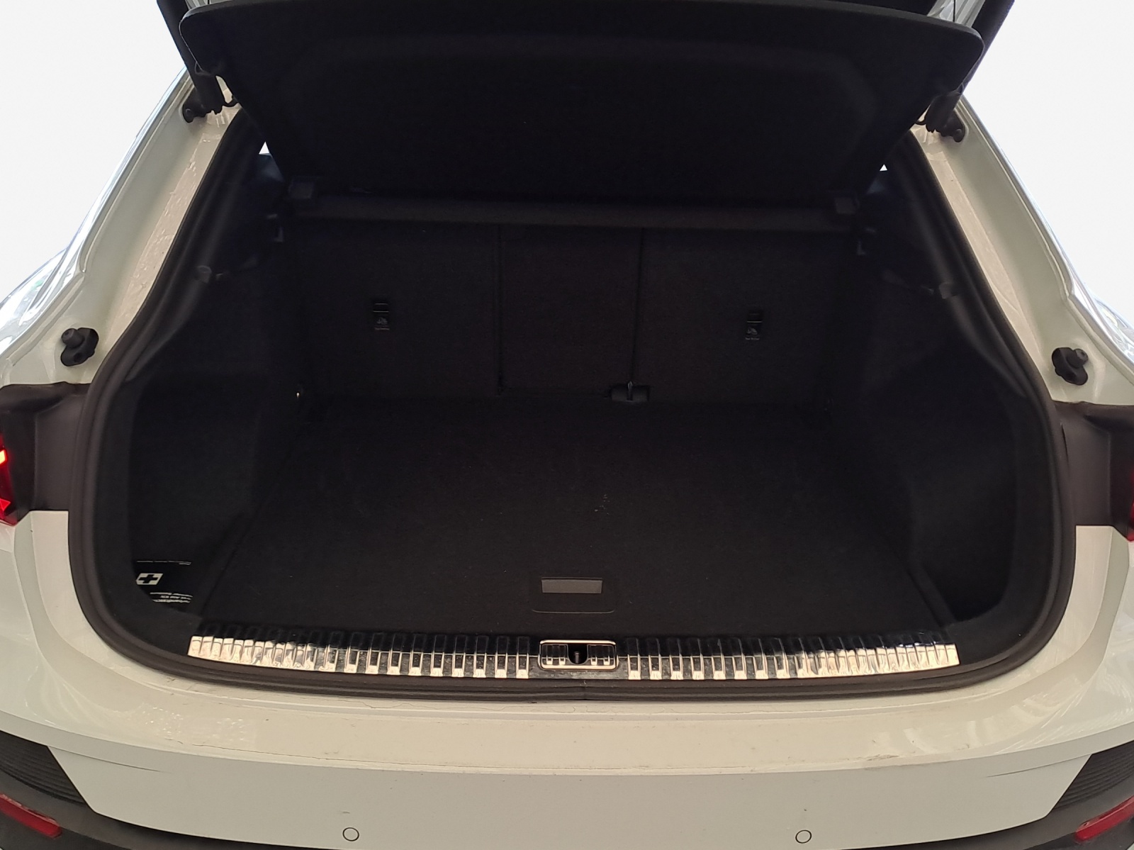 AUDI Q3 Sportback 40 TDI S line Attraction quattro S-tronic-image-12