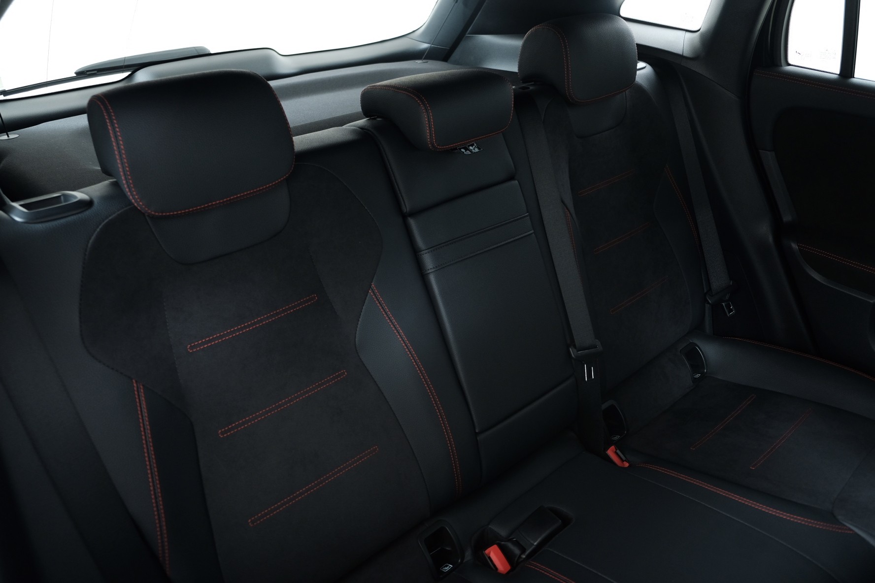 MERCEDES-BENZ EQA 300 AMG Line 4Matic-image-10