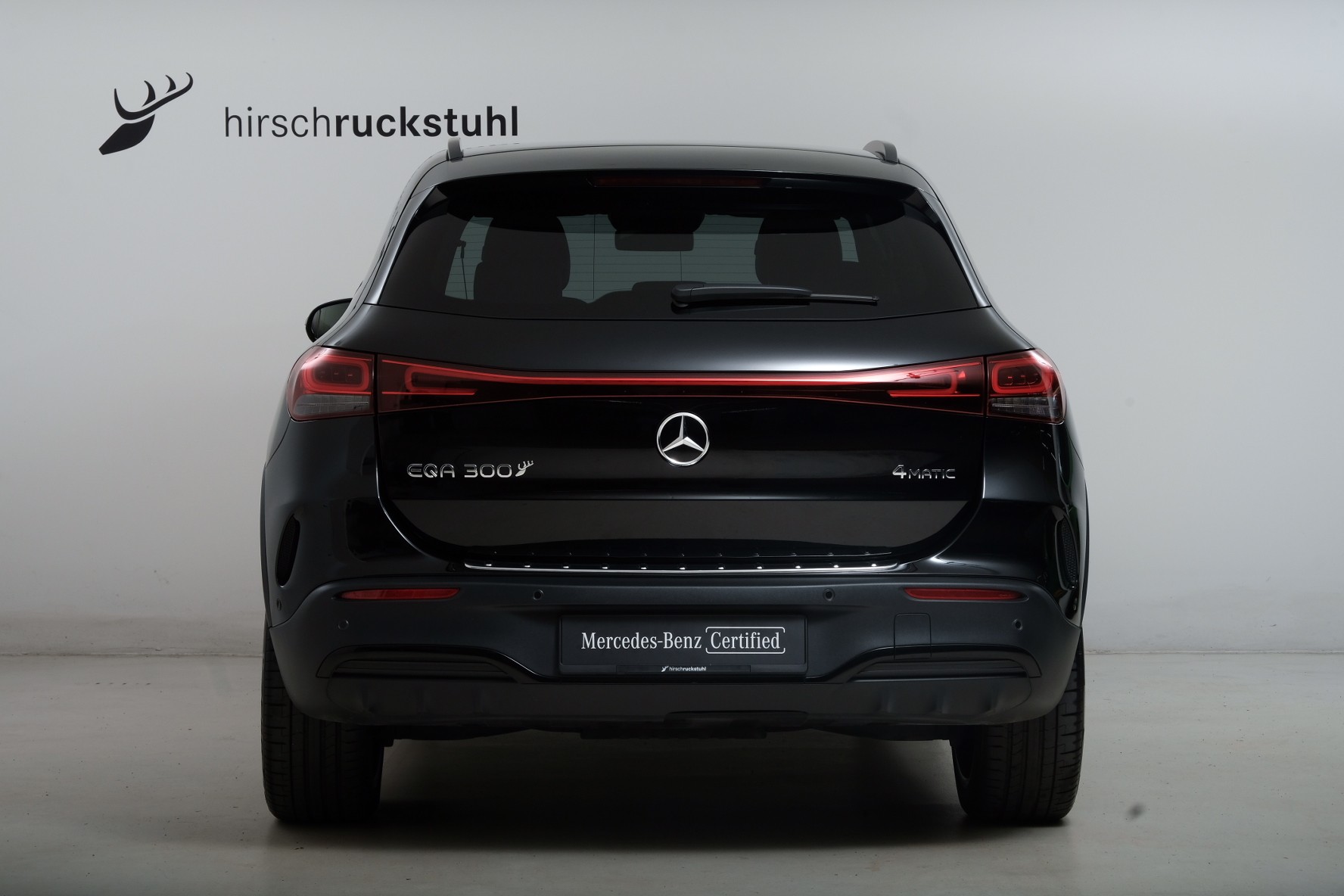 MERCEDES-BENZ EQA 300 AMG Line 4Matic-image-4