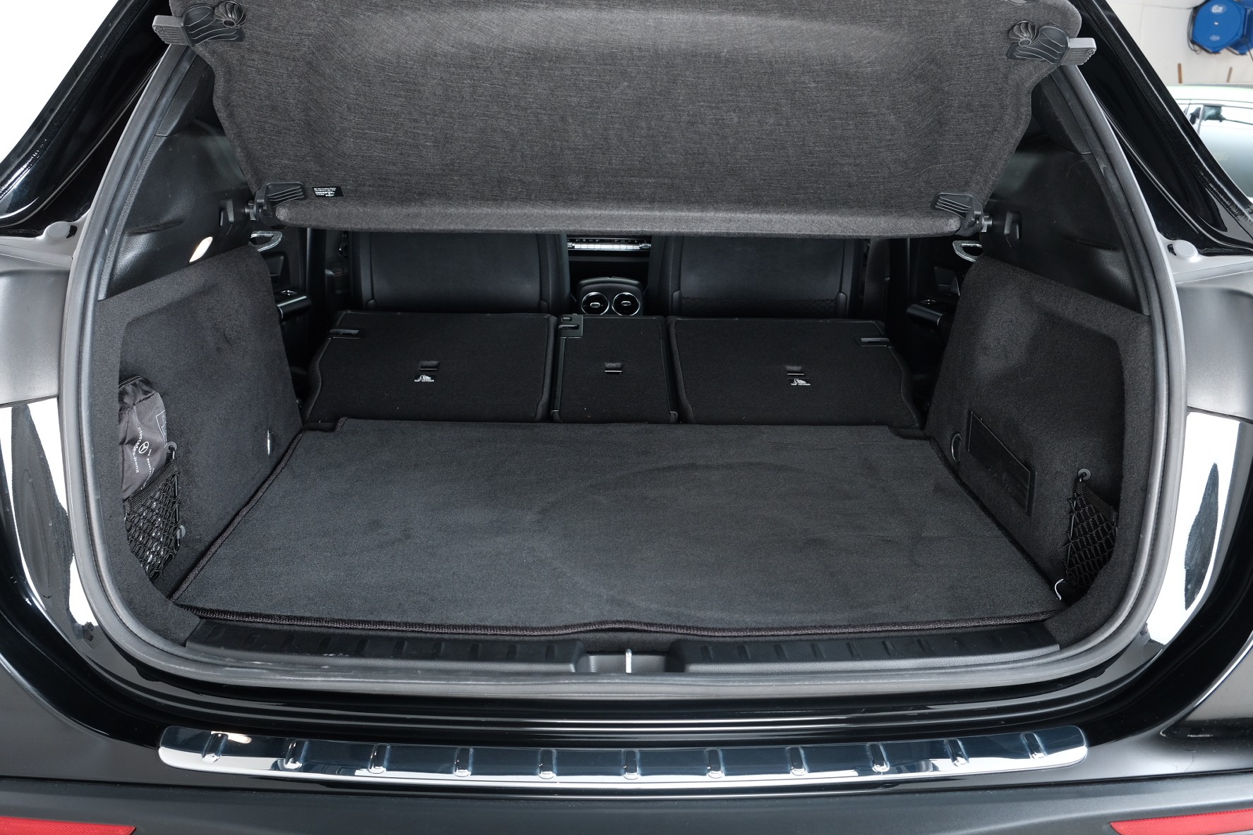 MERCEDES-BENZ EQA 300 AMG Line 4Matic-image-12