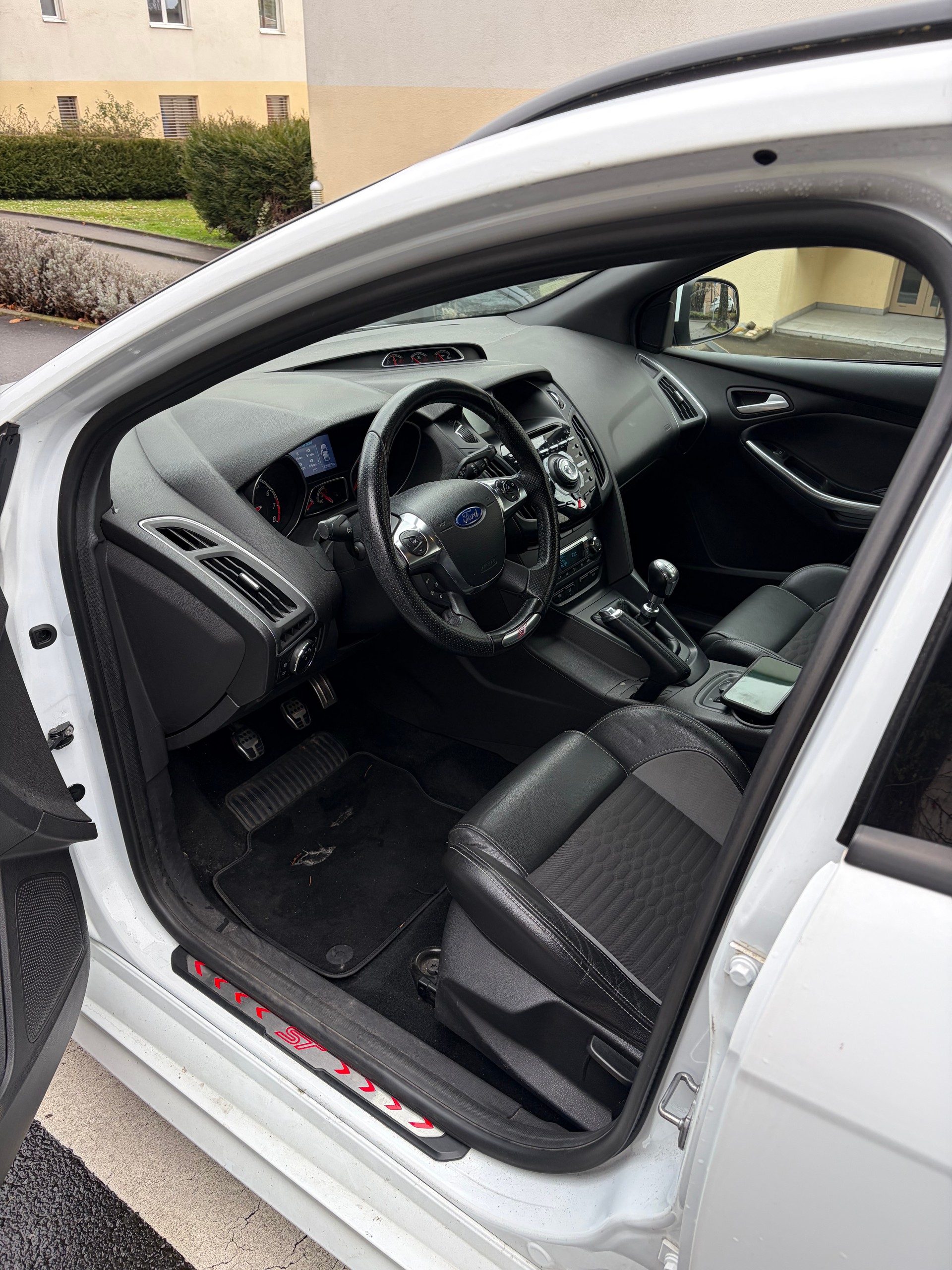 FORD Focus 2.0 SCTi ST-2-image-3