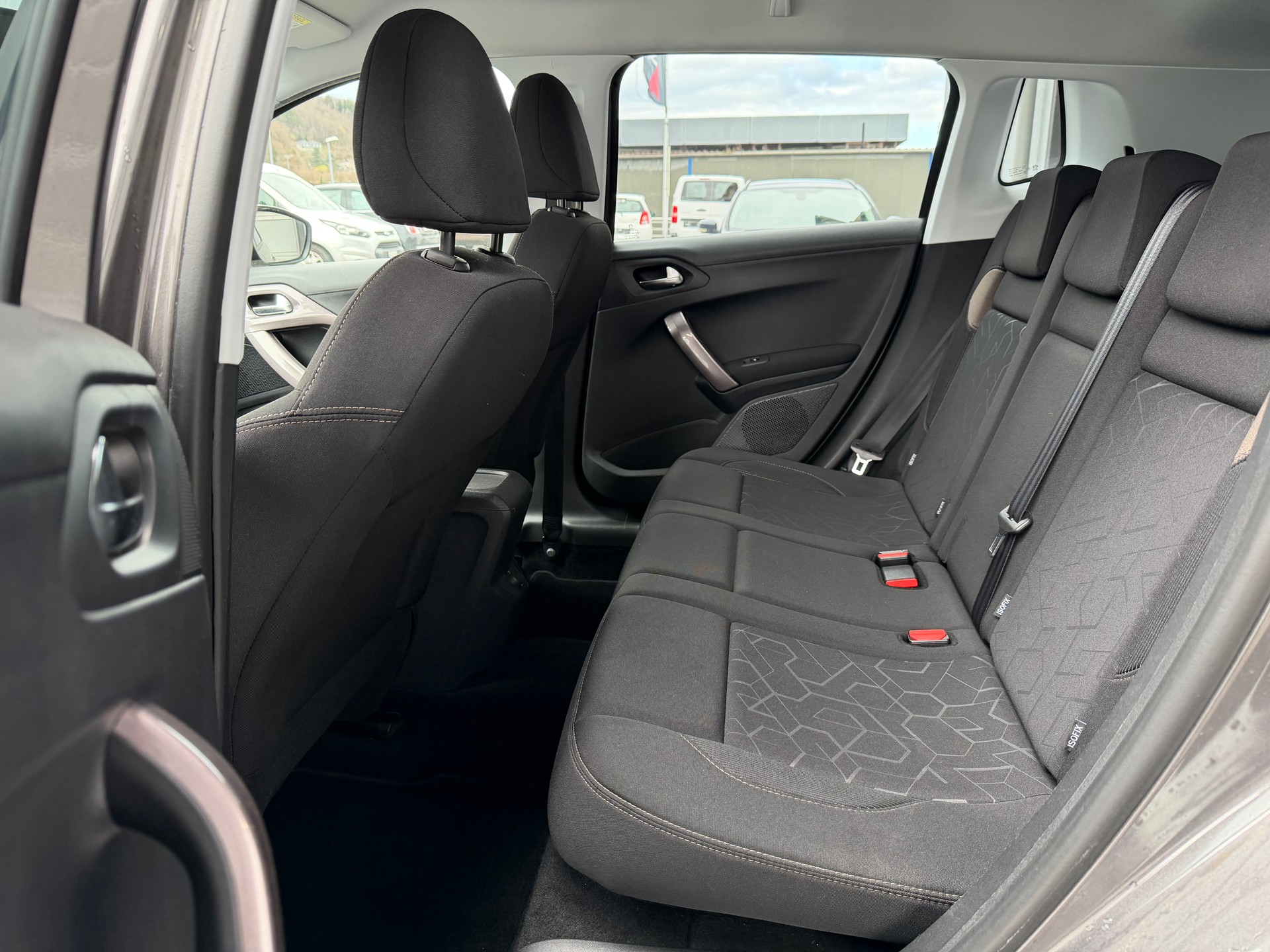 PEUGEOT 2008 1.2 VTI Style-image-5