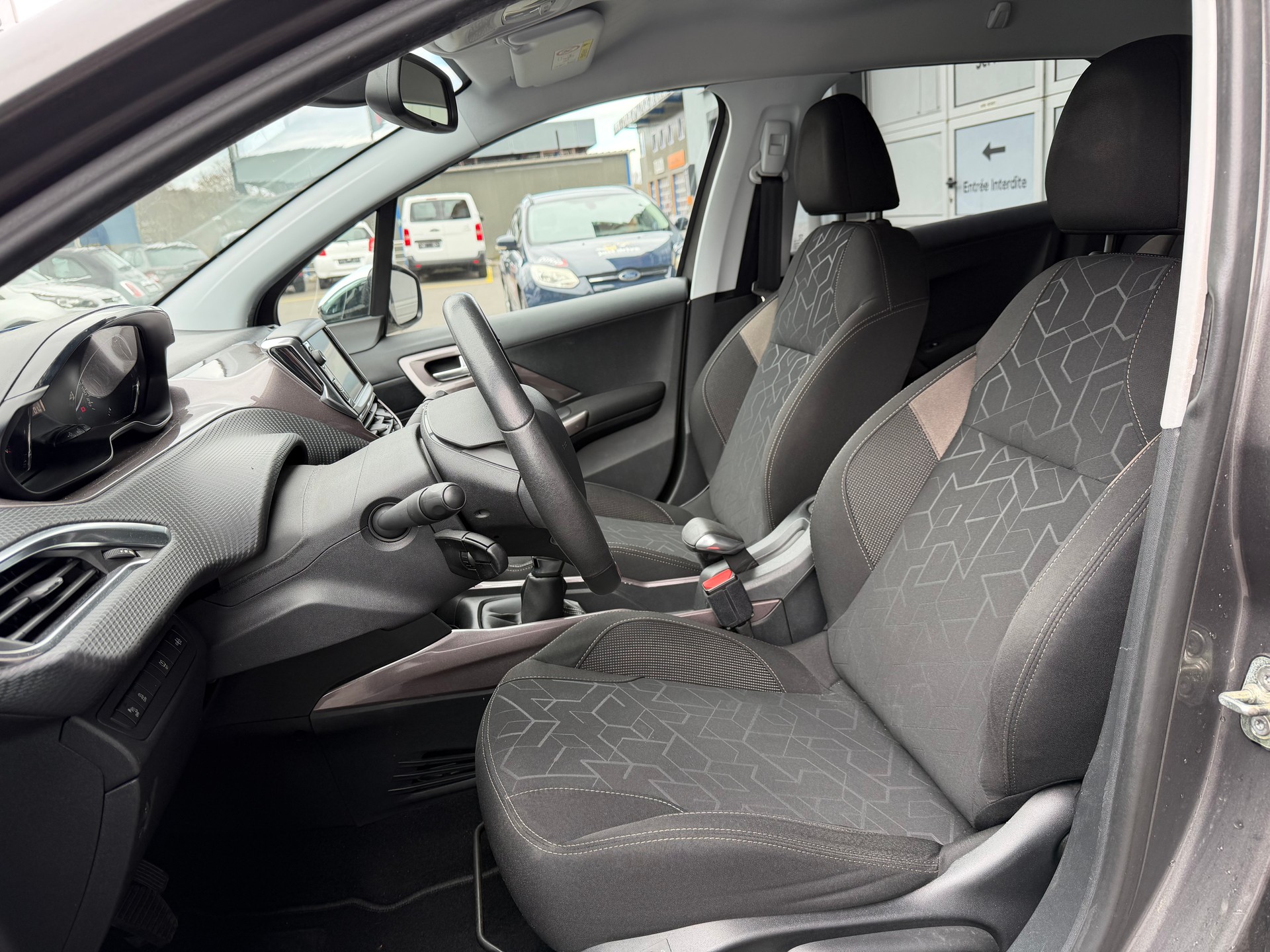 PEUGEOT 2008 1.2 VTI Style-image-6