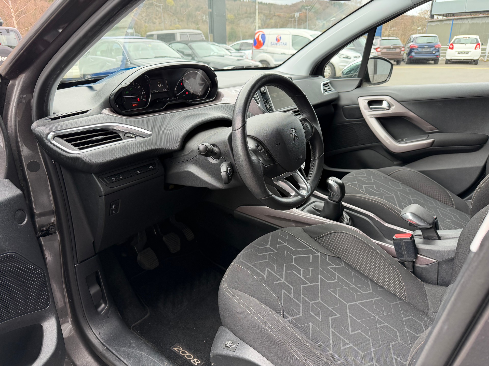 PEUGEOT 2008 1.2 VTI Style-image-7