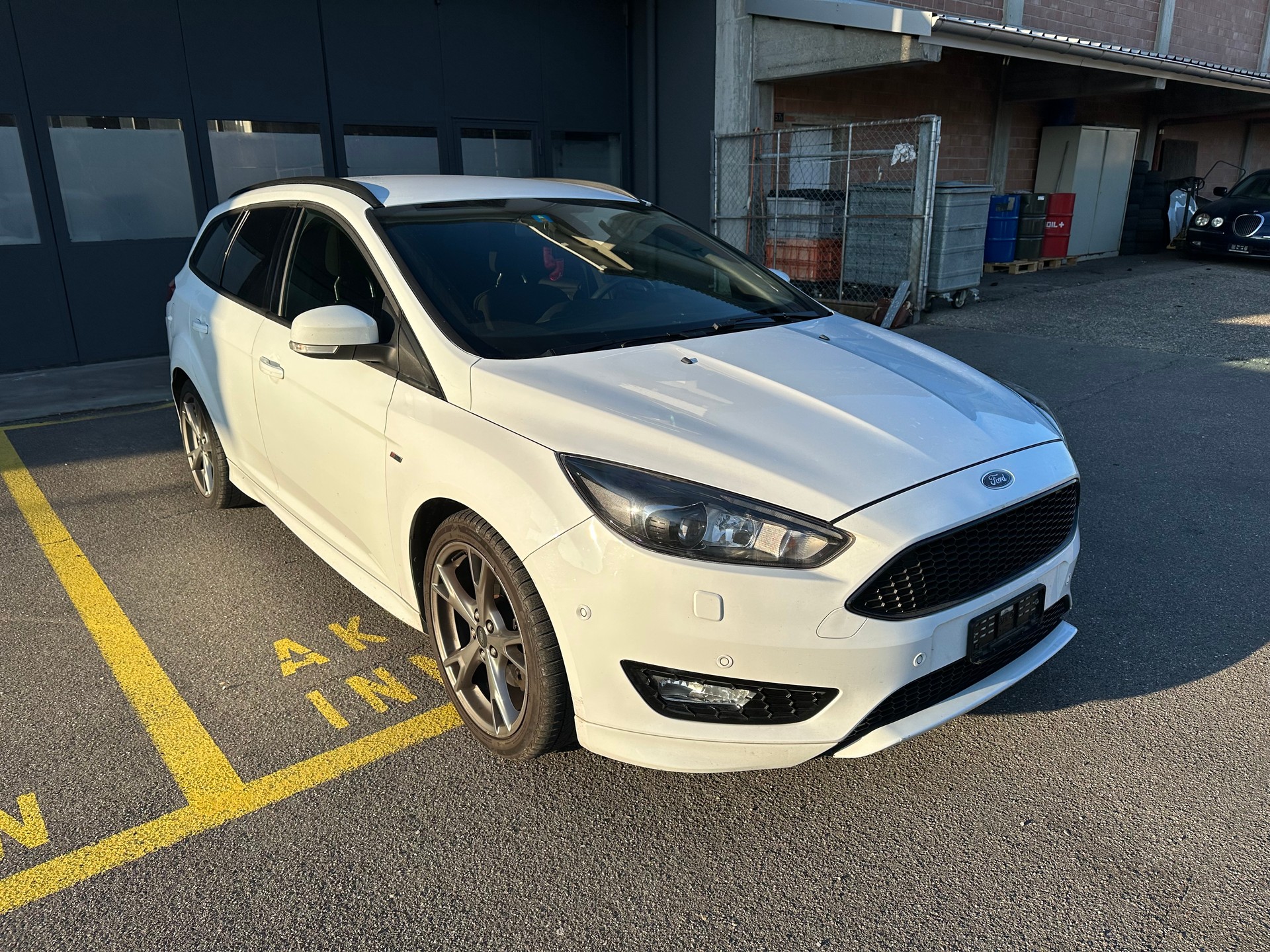 FORD Focus 1.5 SCTi Business Automatic-image-1