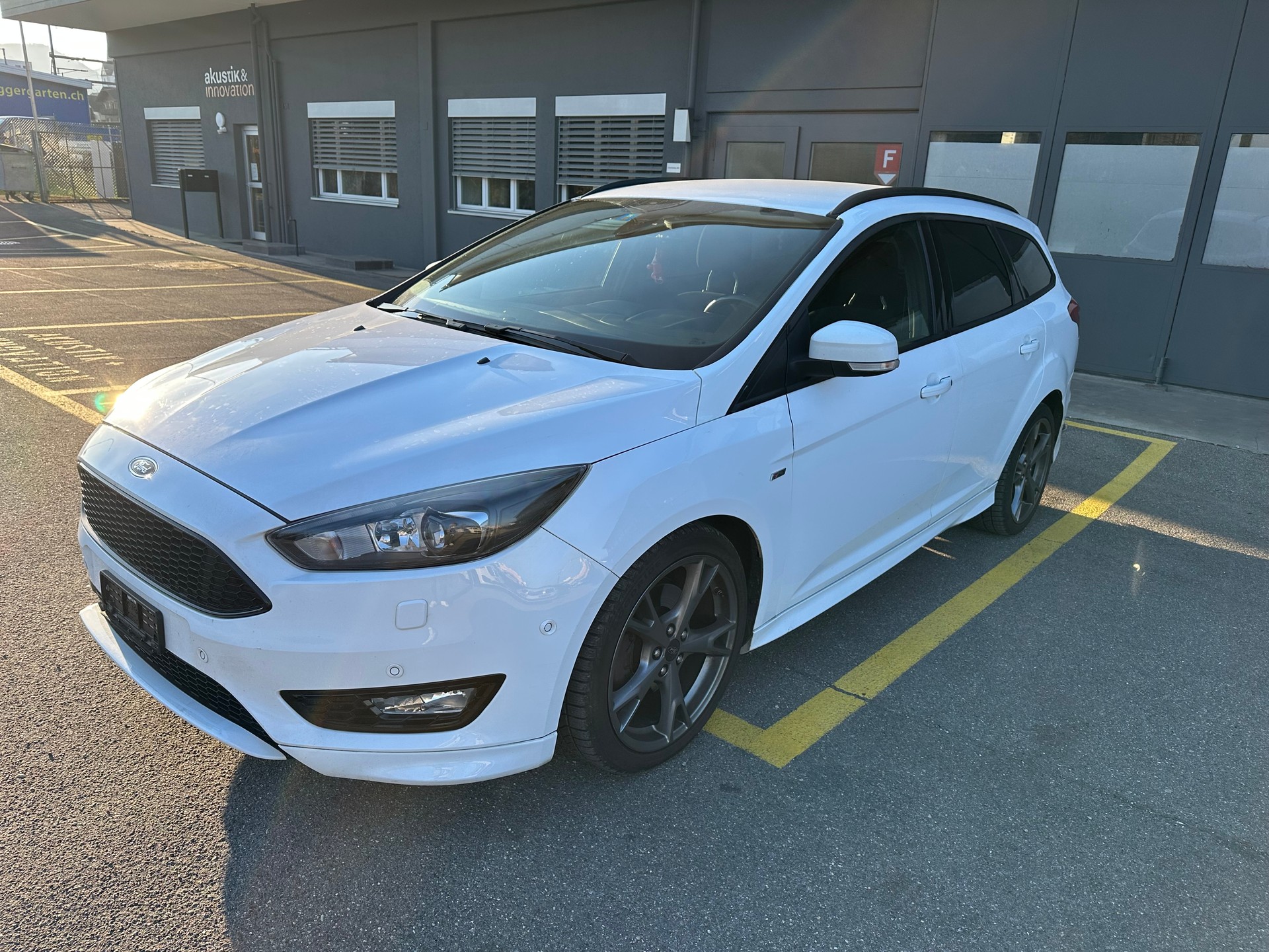 FORD Focus 1.5 SCTi Business Automatic-image-0