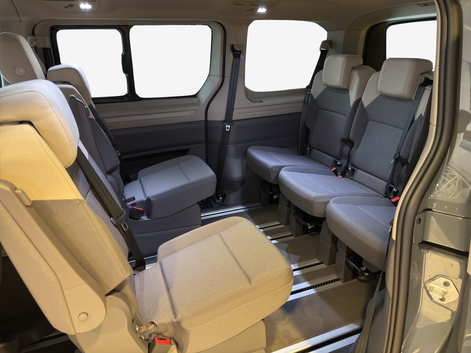 VW Multivan 2.0 Tdi 150 cv-image-11