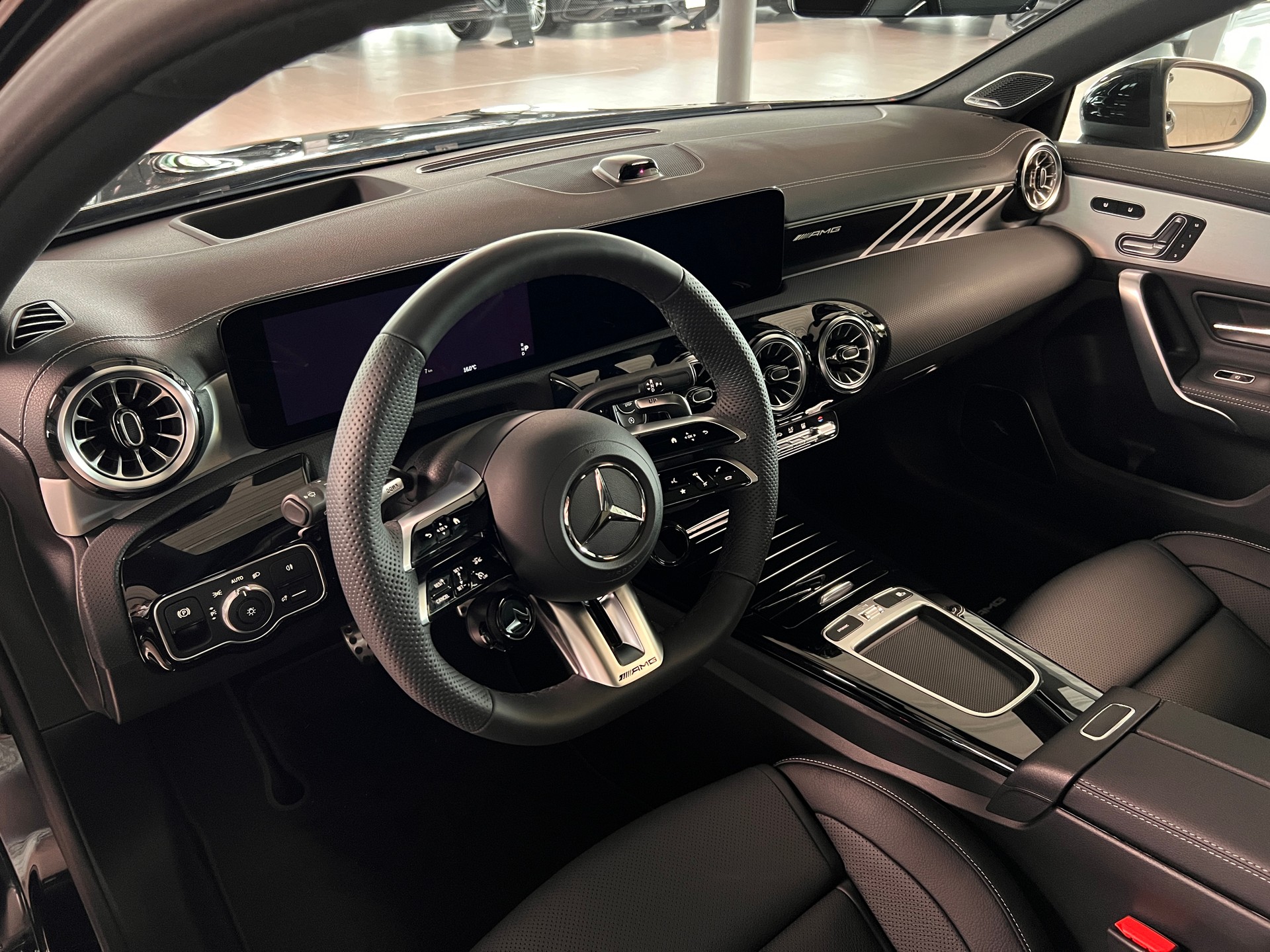 MERCEDES-BENZ A AMG 35 4Matic 8G-DCT-image-10