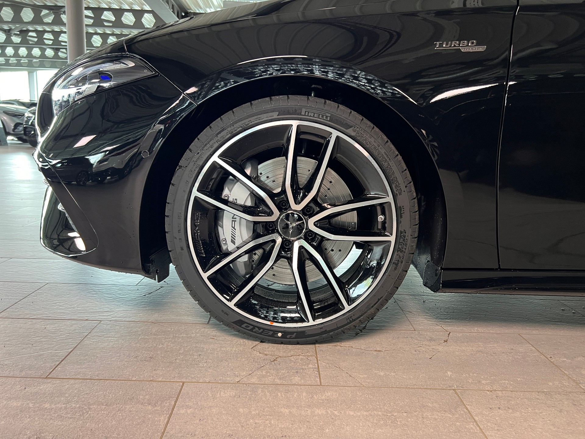 MERCEDES-BENZ A AMG 35 4Matic 8G-DCT-image-5