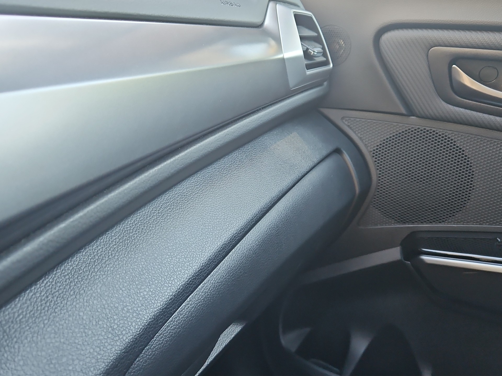 KGM-SsangYong Tivoli 1.5 T-GDI Titanium 4WD Automat-image-15