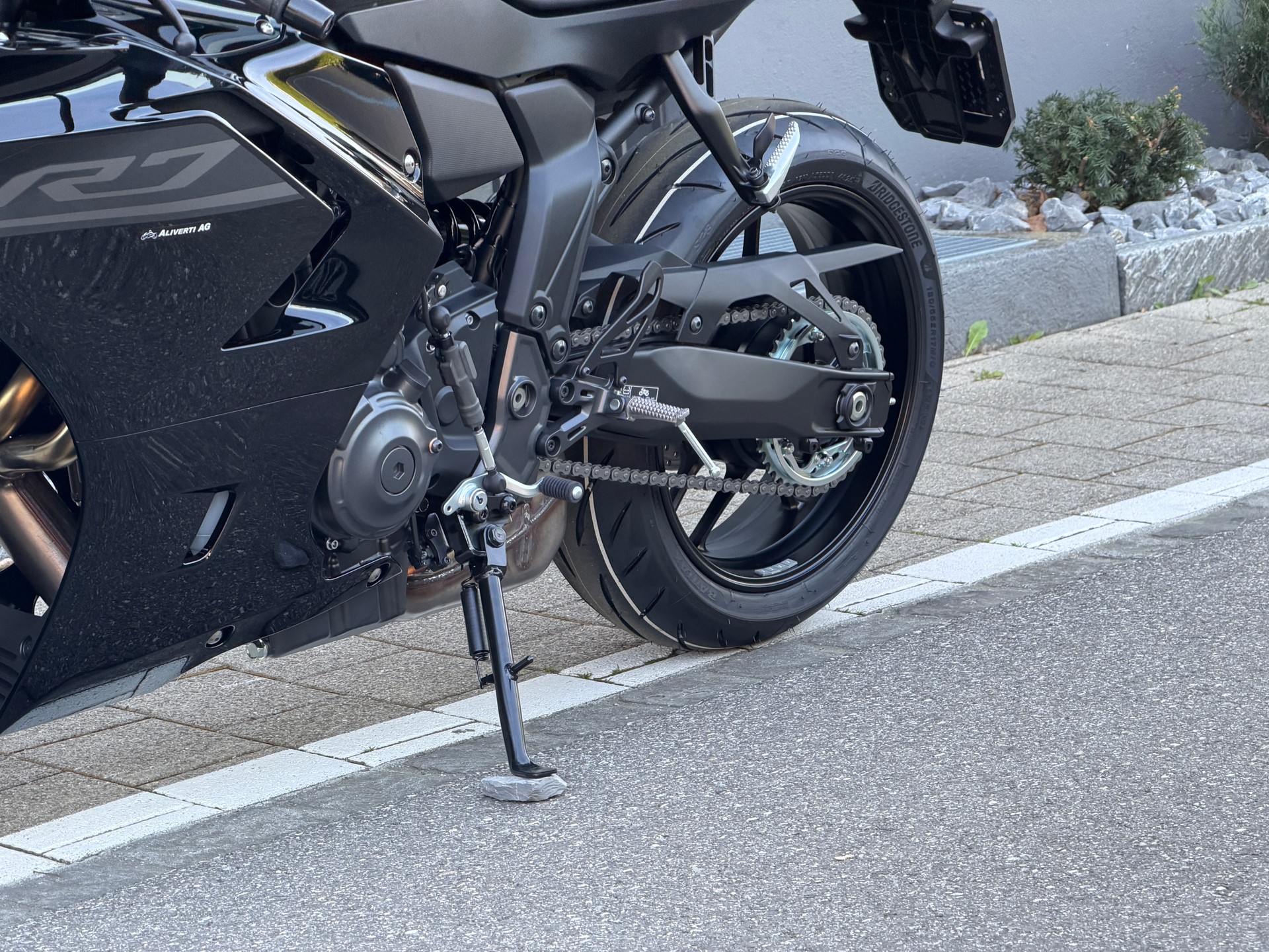 YAMAHA R7 (35kW) 2026-showroom-element-3