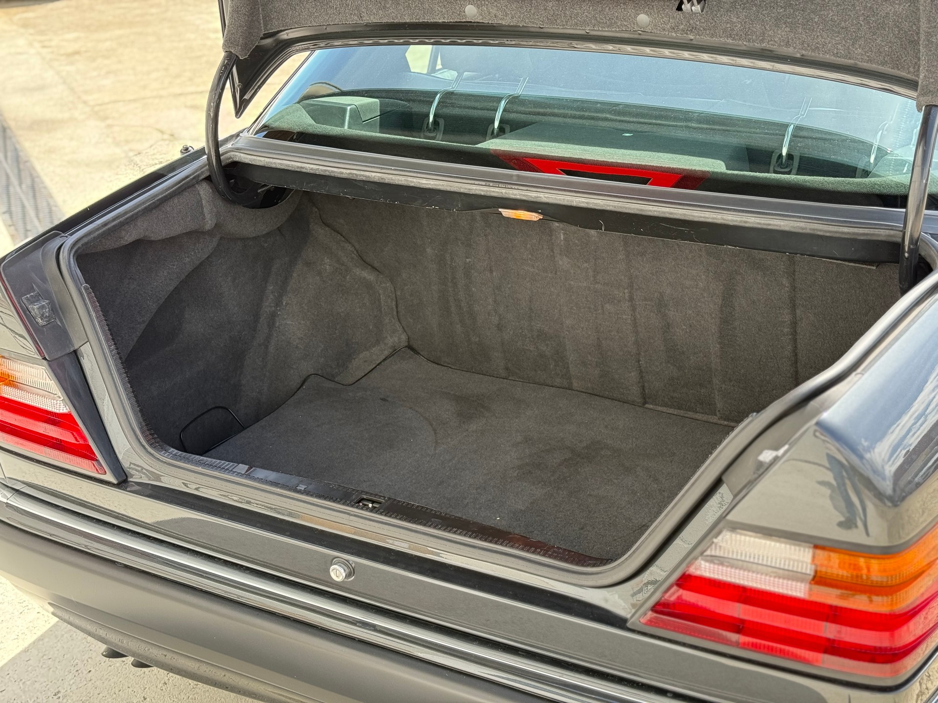 MERCEDES-BENZ 500 E Automatic-image-17