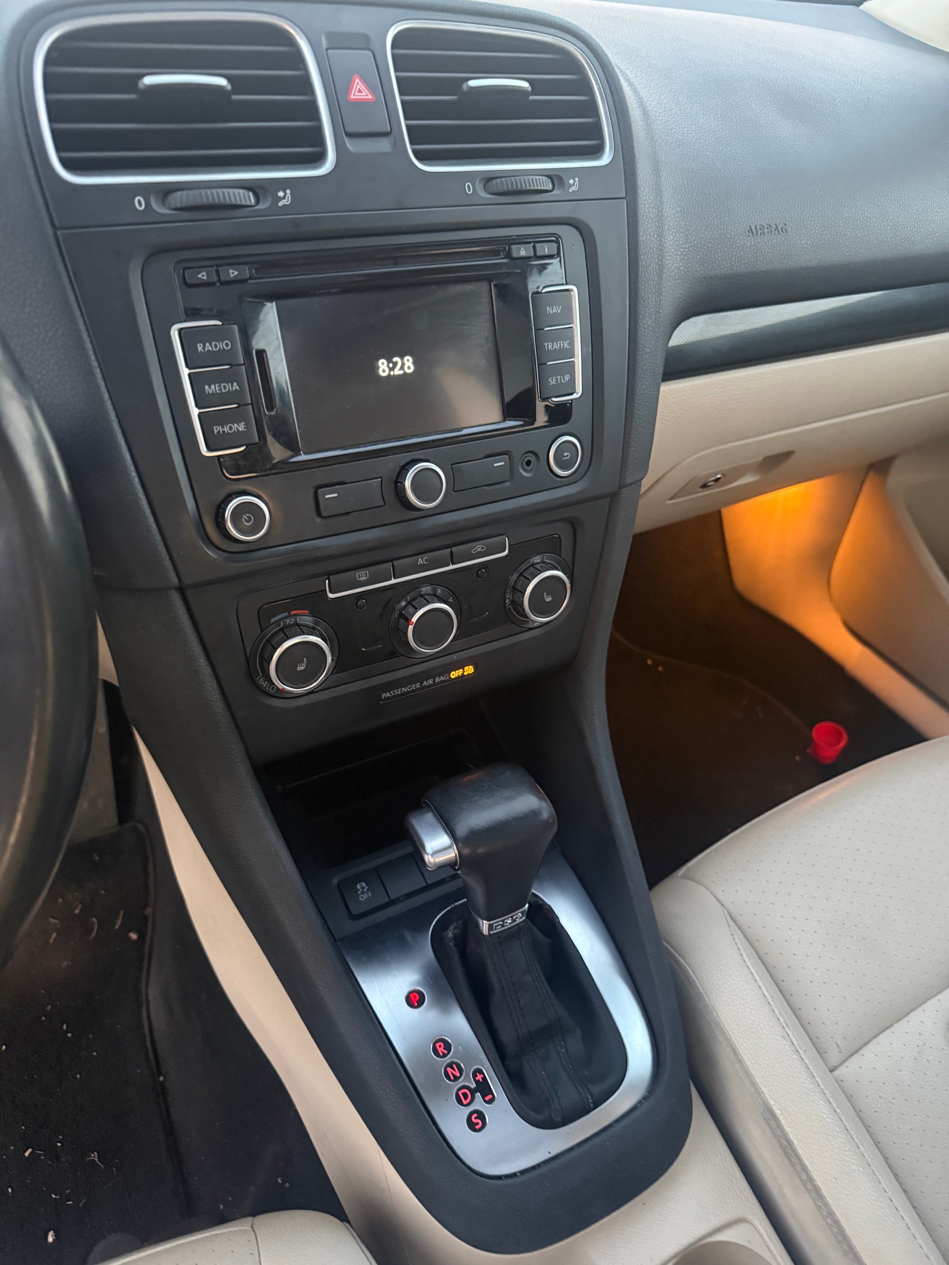 VW JETTA-image-7