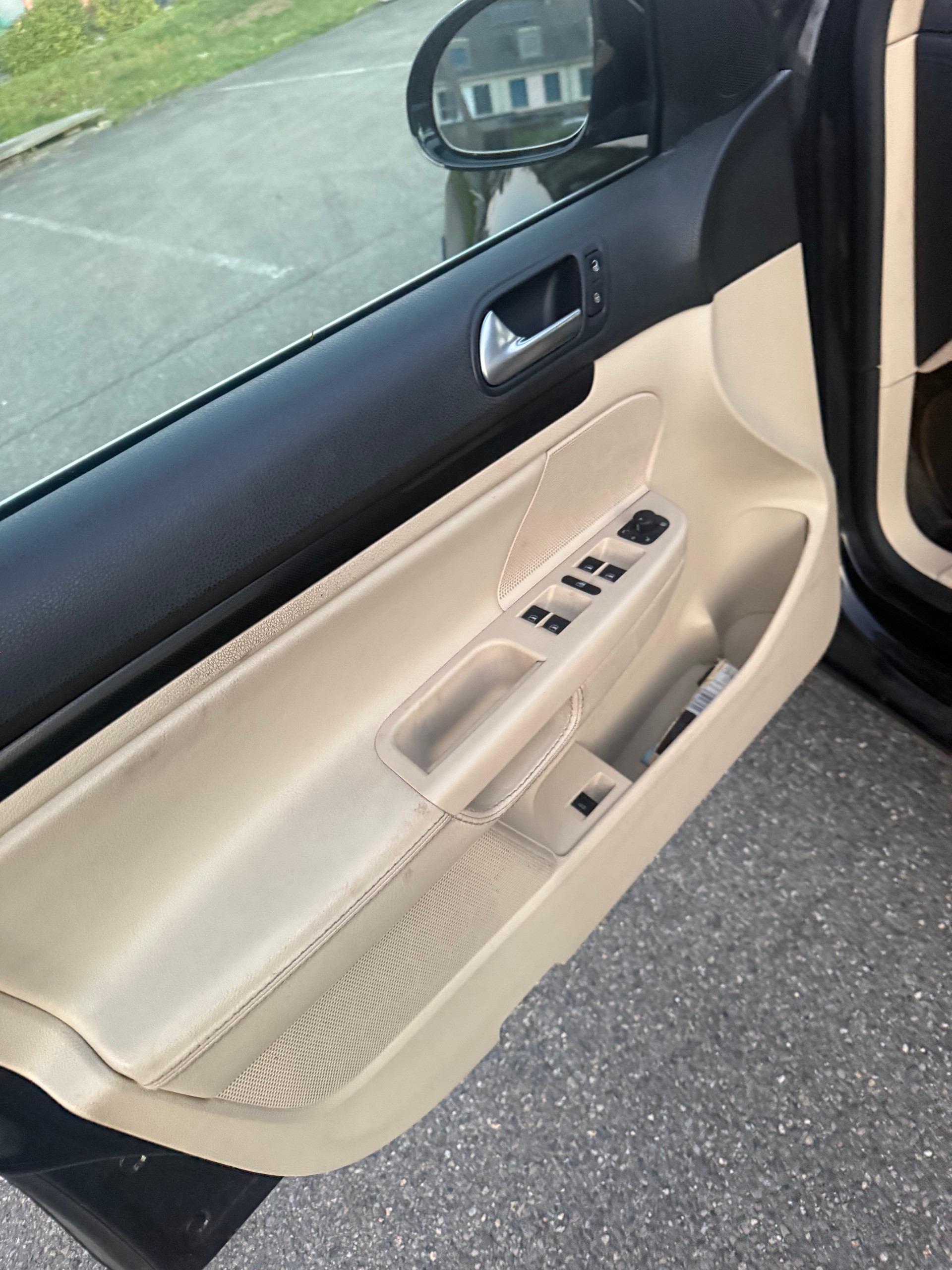 VW JETTA-image-6