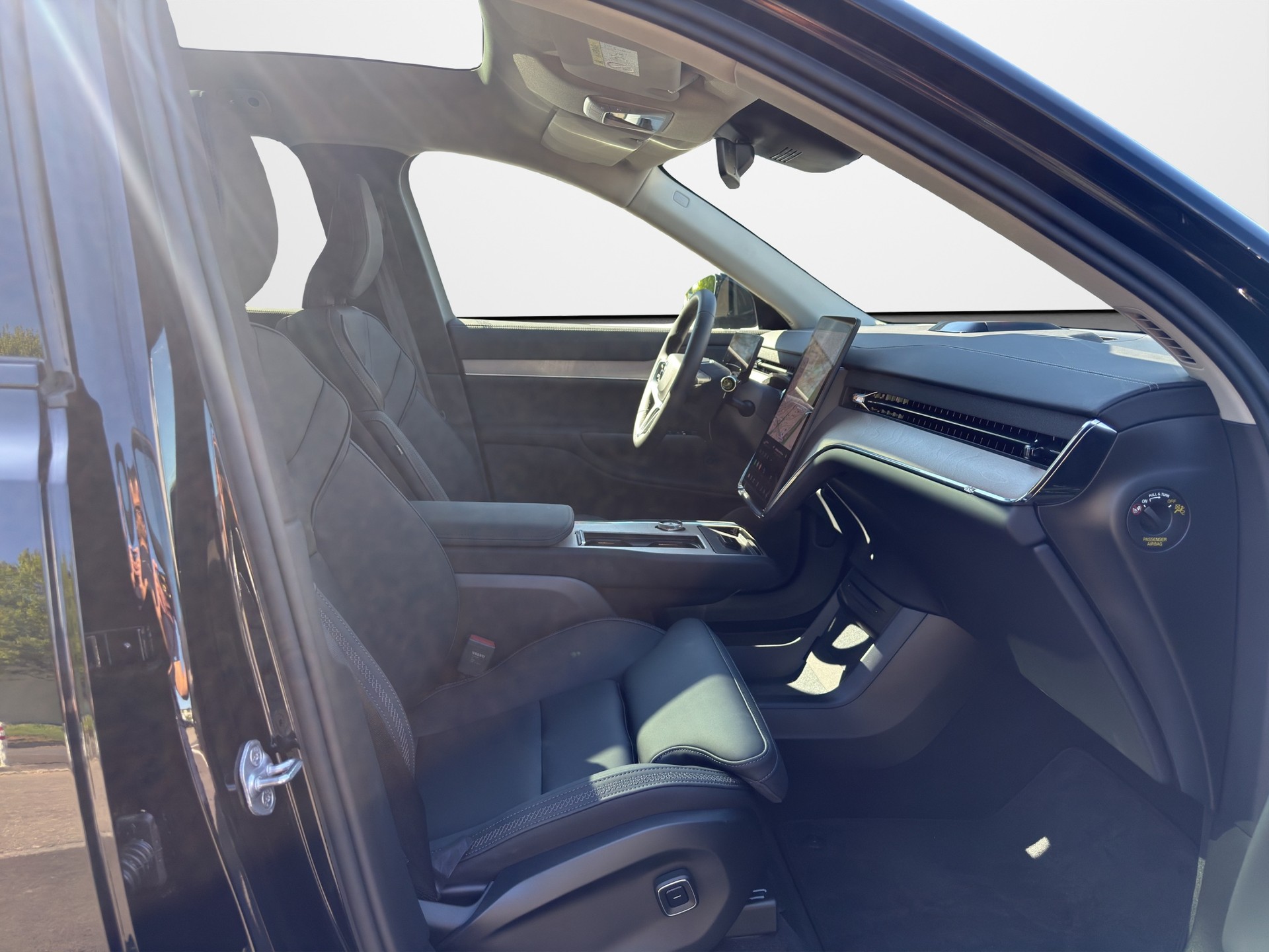 VOLVO EX90 Twin Plus AWD-image-9
