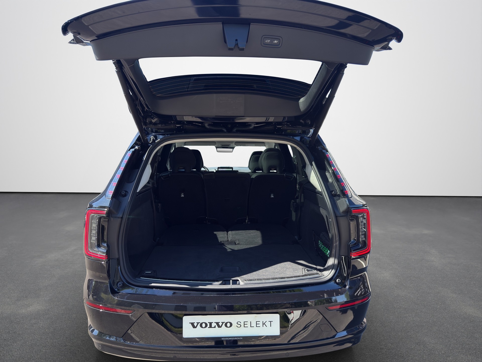 VOLVO EX90 Twin Plus AWD-image-14