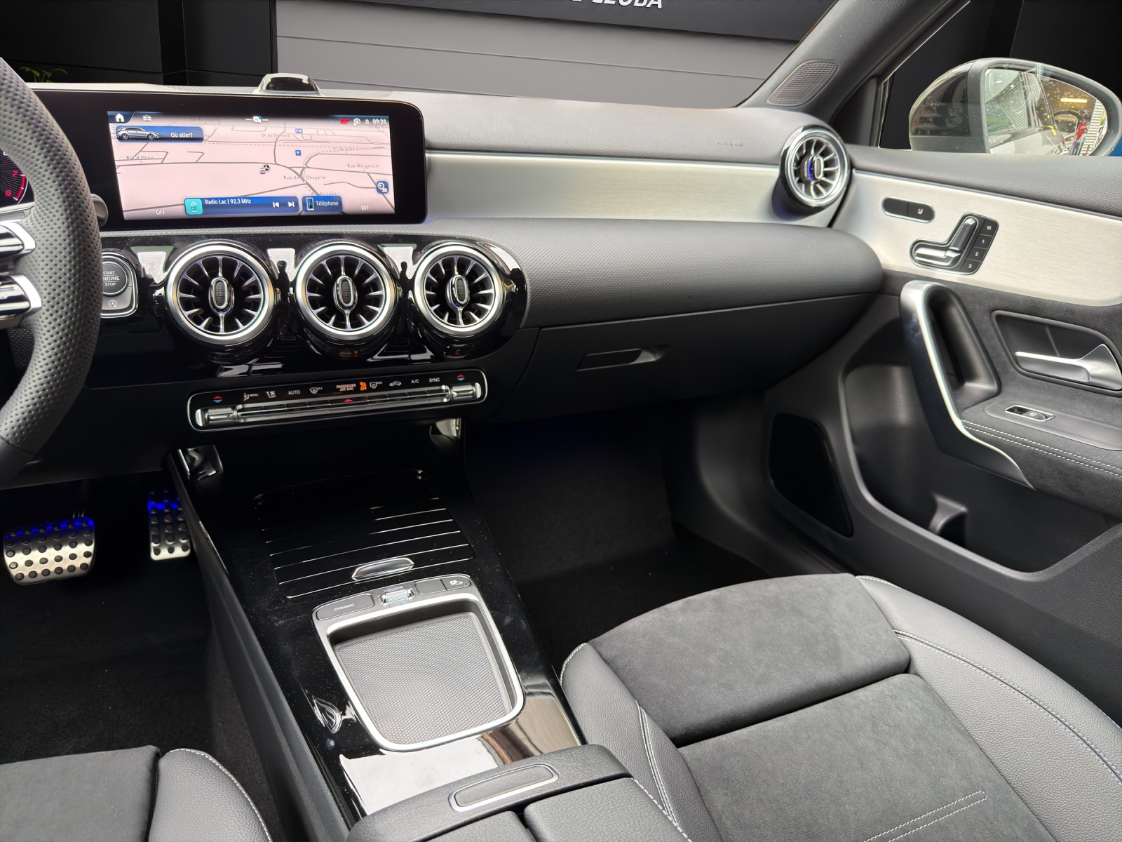 Image MERCEDES-BENZ A-200 A 200 Night Star 7G-DCT