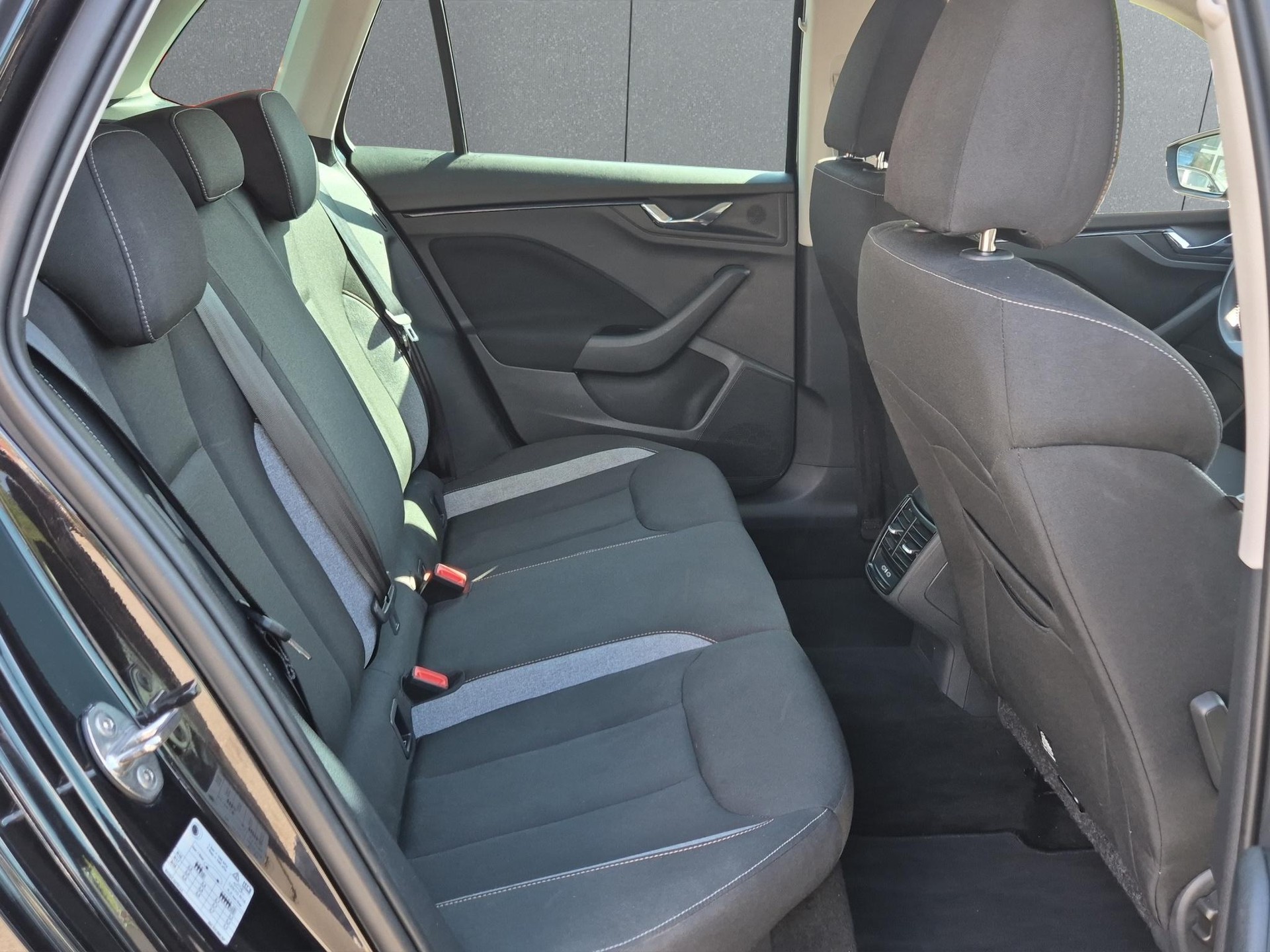 SKODA Kamiq 1.5 TSI Selection DSG-image-16