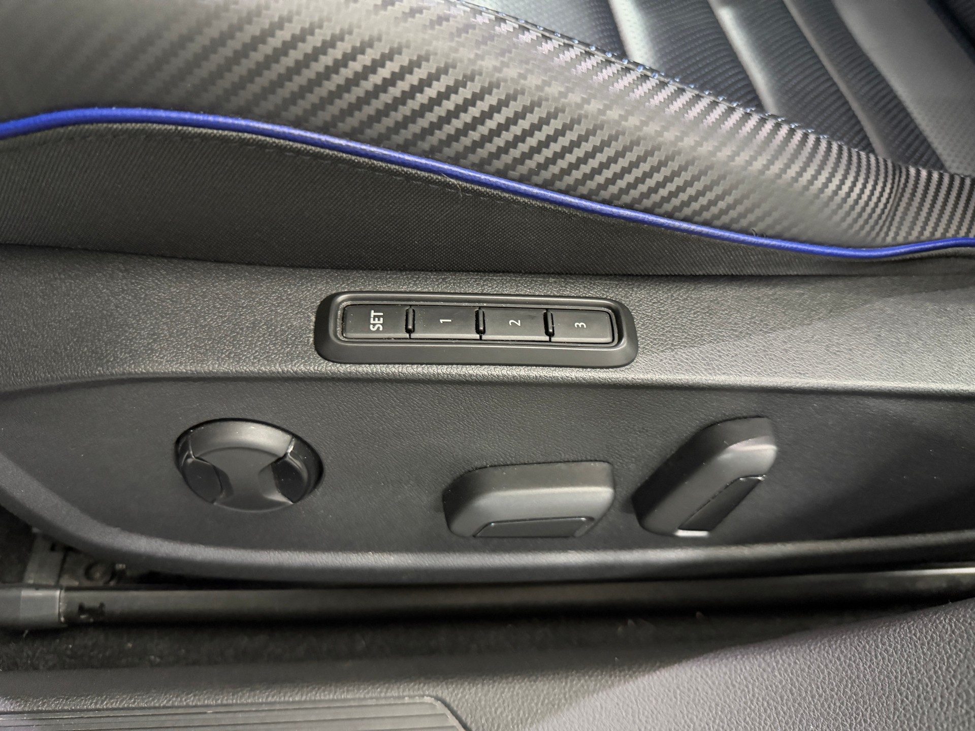 VW Golf Variant 2.0 TSI R-Performance 320PS LAPIZ BLUE DSG 4Motion / RF-Kamera / Leder / Head-Up Display / Keyless / H&K Sound /-image-20