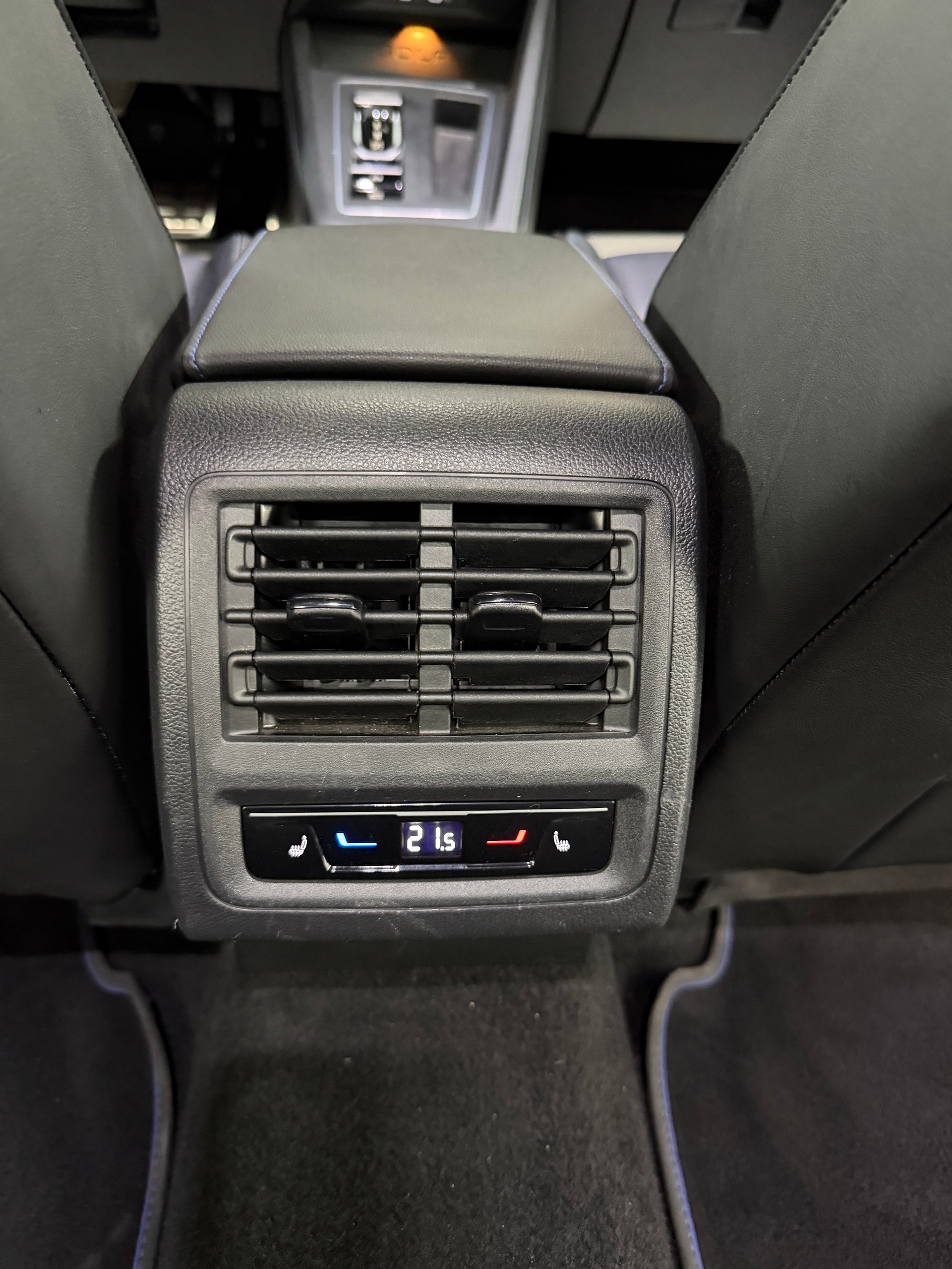 VW Golf Variant 2.0 TSI R-Performance 320PS LAPIZ BLUE DSG 4Motion / RF-Kamera / Leder / Head-Up Display / Keyless / H&K Sound /-image-22