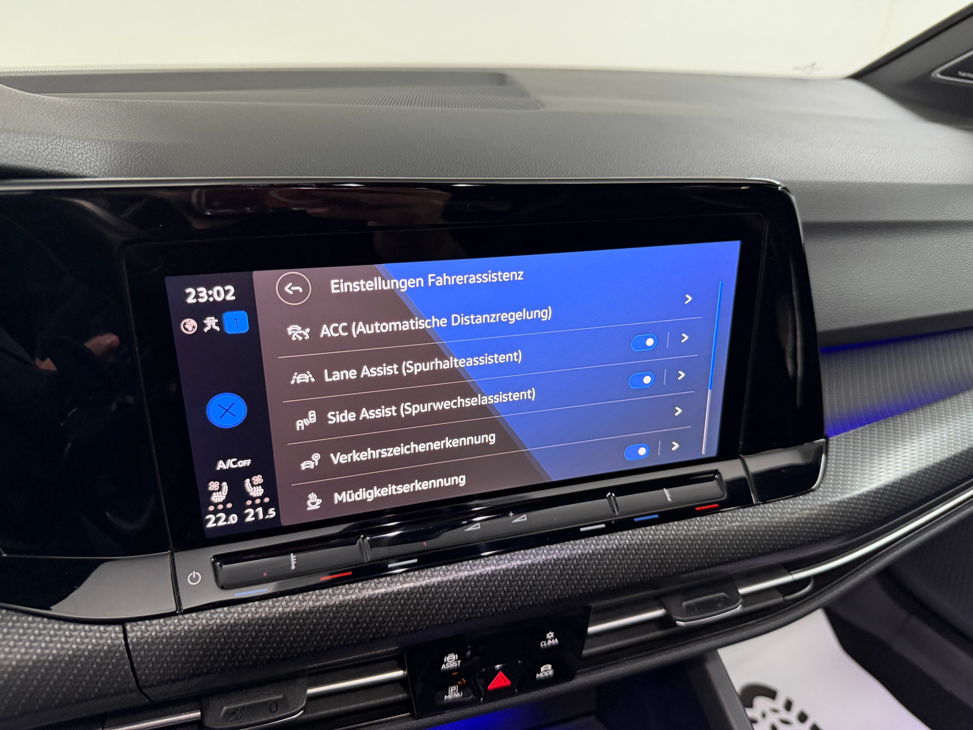 VW Golf Variant 2.0 TSI R-Performance 320PS LAPIZ BLUE DSG 4Motion / RF-Kamera / Leder / Head-Up Display / Keyless / H&K Sound /-image-17