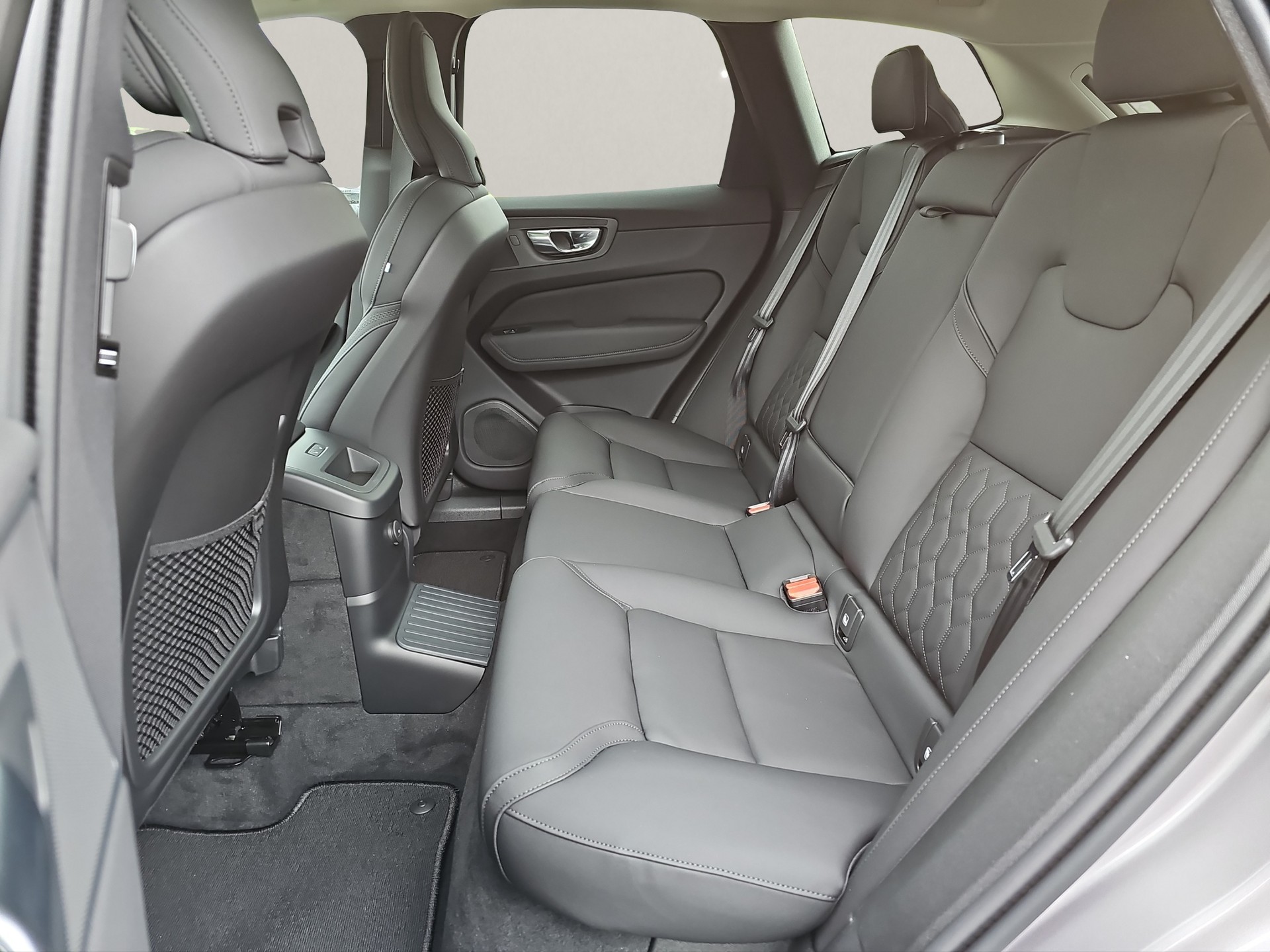 VOLVO XC60 2.0 T8 TE Ultra Dark eAWD-image-6