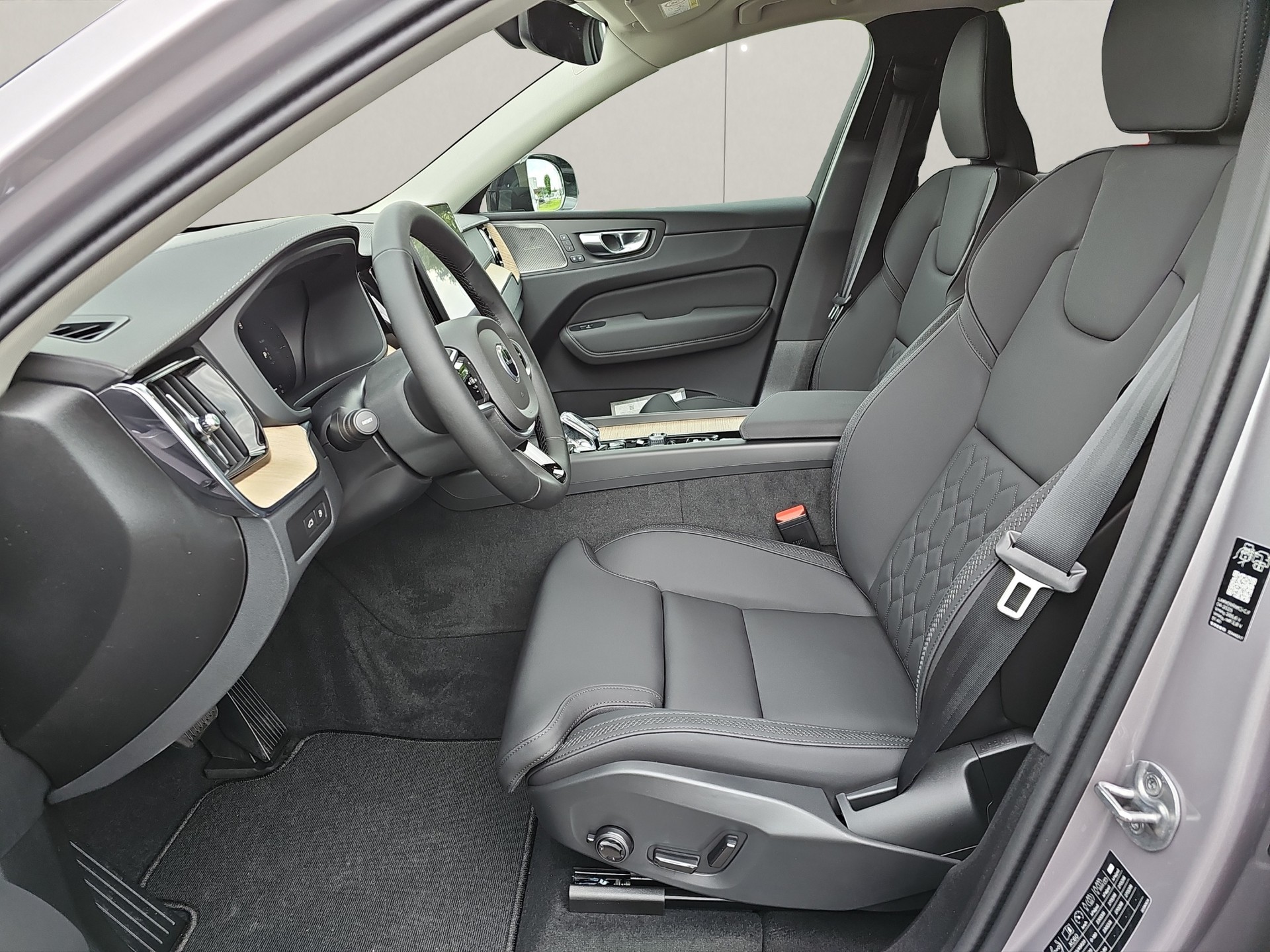 VOLVO XC60 2.0 T8 TE Ultra Dark eAWD-image-5