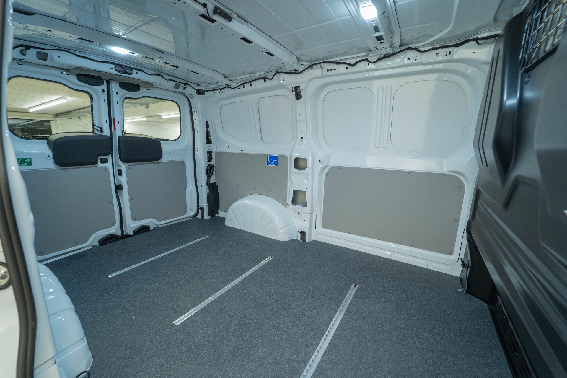 FORD Transit C Van 320 L1 2.0 EcoBlue 136 Trend-image-5