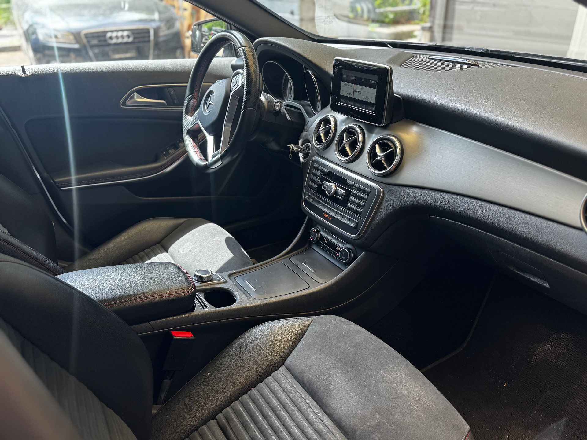 MERCEDES-BENZ GLA 250 4Matic 7G-DCT-image-8