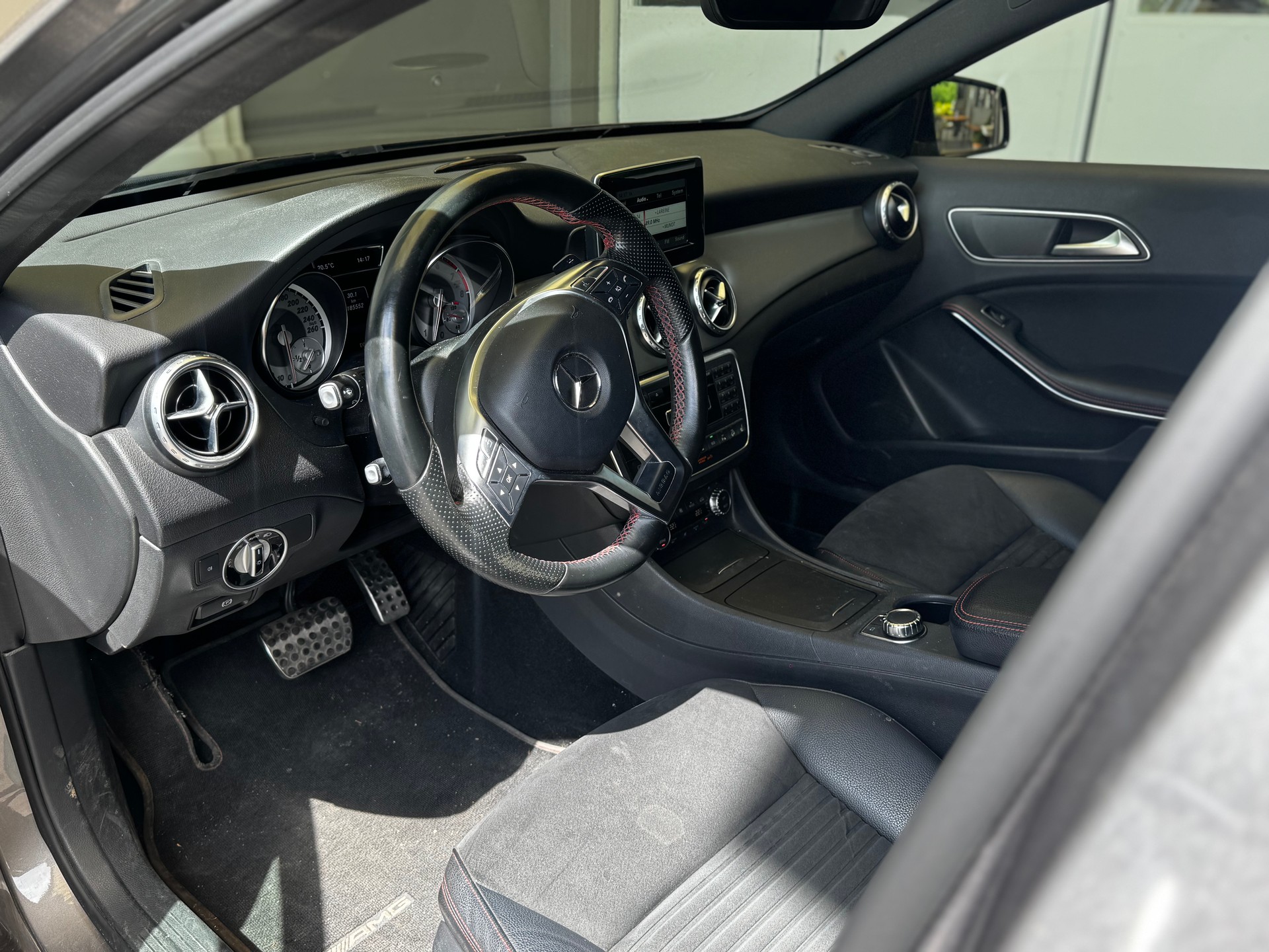 MERCEDES-BENZ GLA 250 4Matic 7G-DCT-image-7