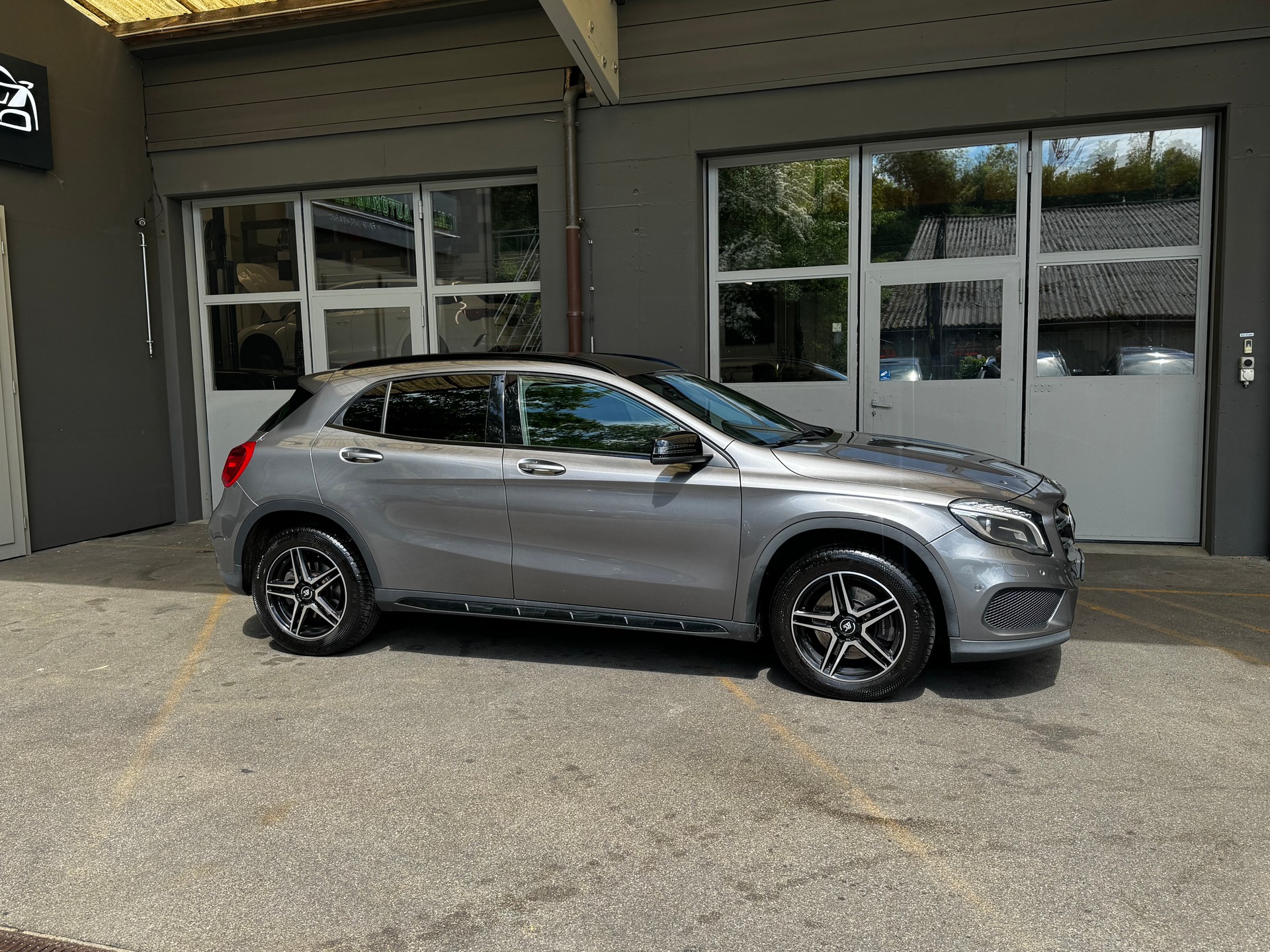 MERCEDES-BENZ GLA 250 4Matic 7G-DCT-image-1