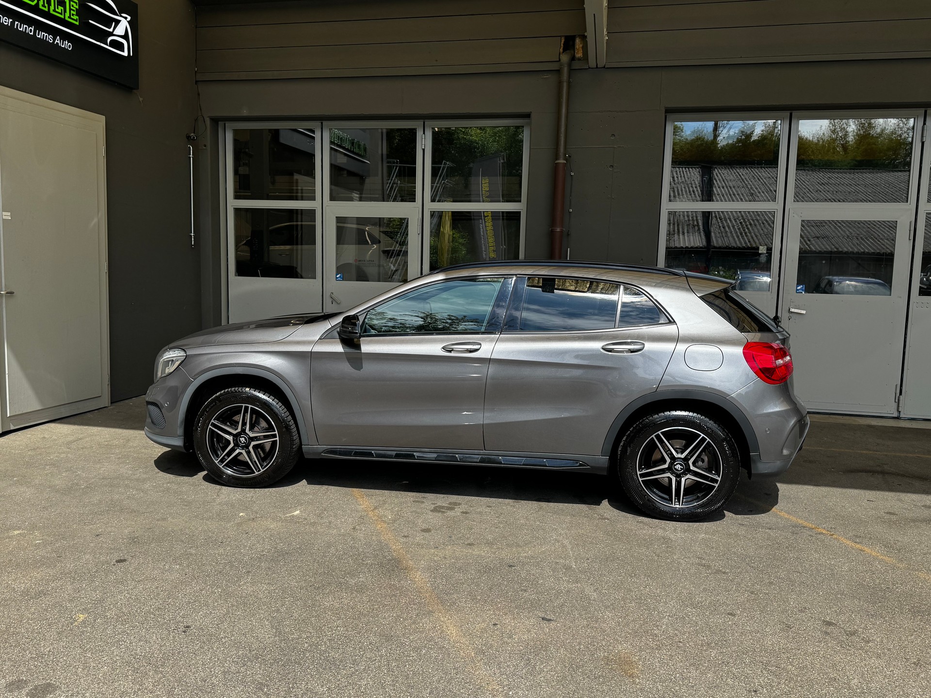 MERCEDES-BENZ GLA 250 4Matic 7G-DCT-image-5