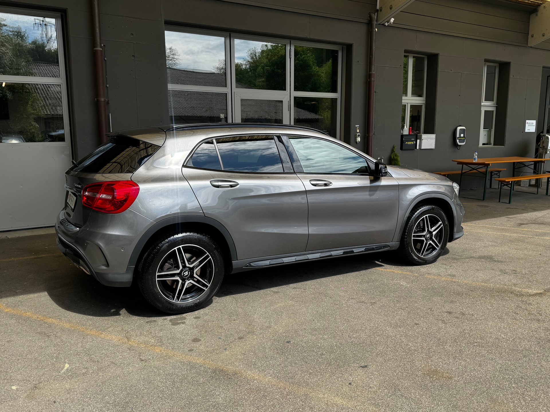 MERCEDES-BENZ GLA 250 4Matic 7G-DCT-image-2