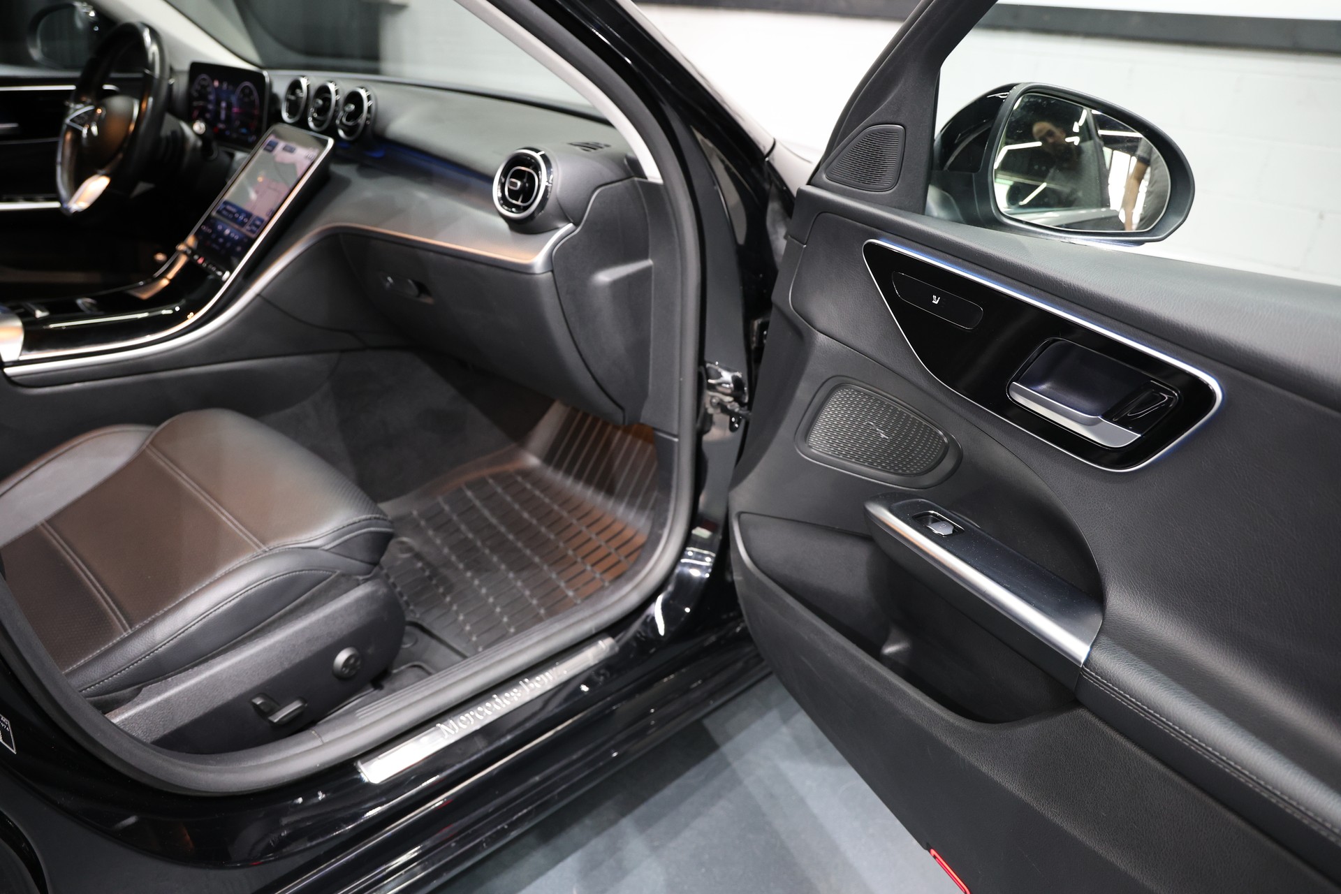 MERCEDES-BENZ C 220 d T 4Matic Avantgarde-image-6