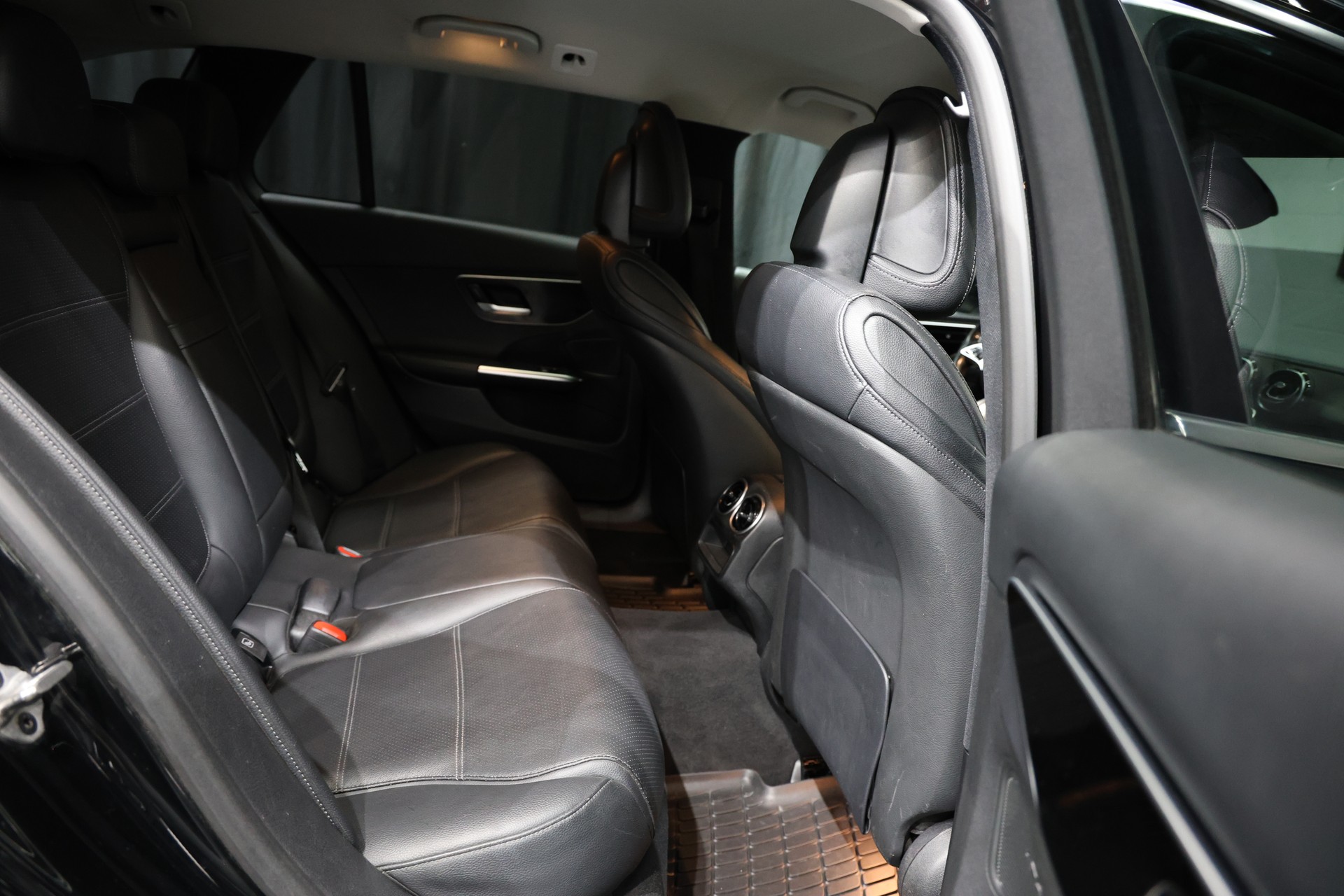 MERCEDES-BENZ C 220 d T 4Matic Avantgarde-image-3